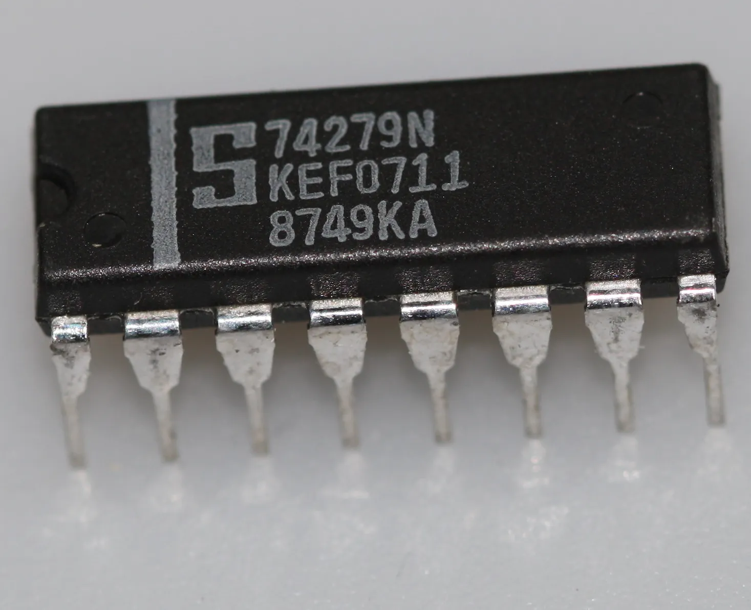 Quad set-reset latch DIP-16