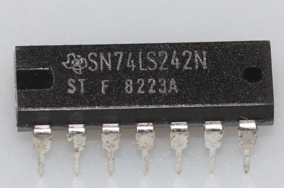 Quad Bus Transceivers DIP-14