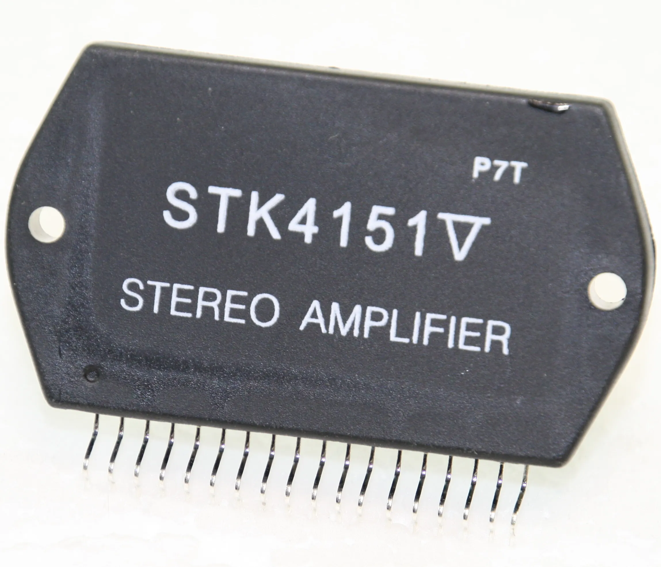 Stereo POWER AMP 2x30W 8ohm 28V 0,08% 18-pin