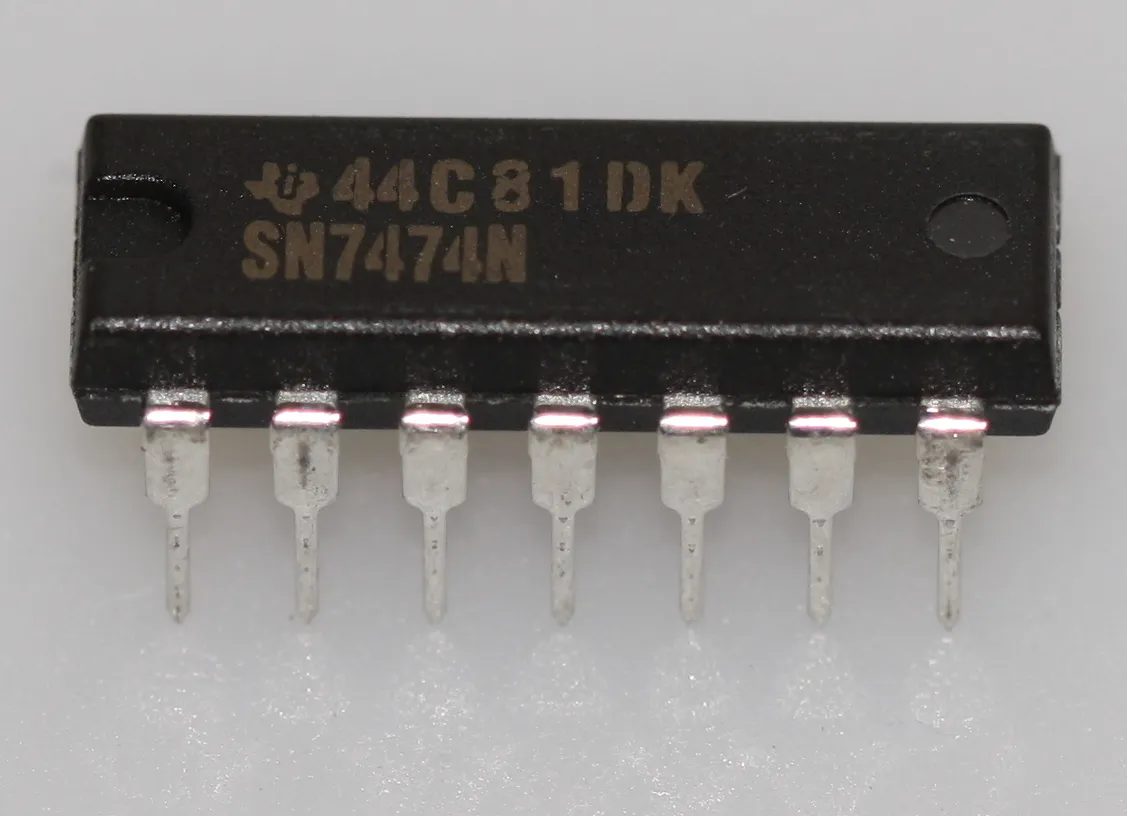 Dual D positive edge triggered flip-flop with preset and clear DIP-14