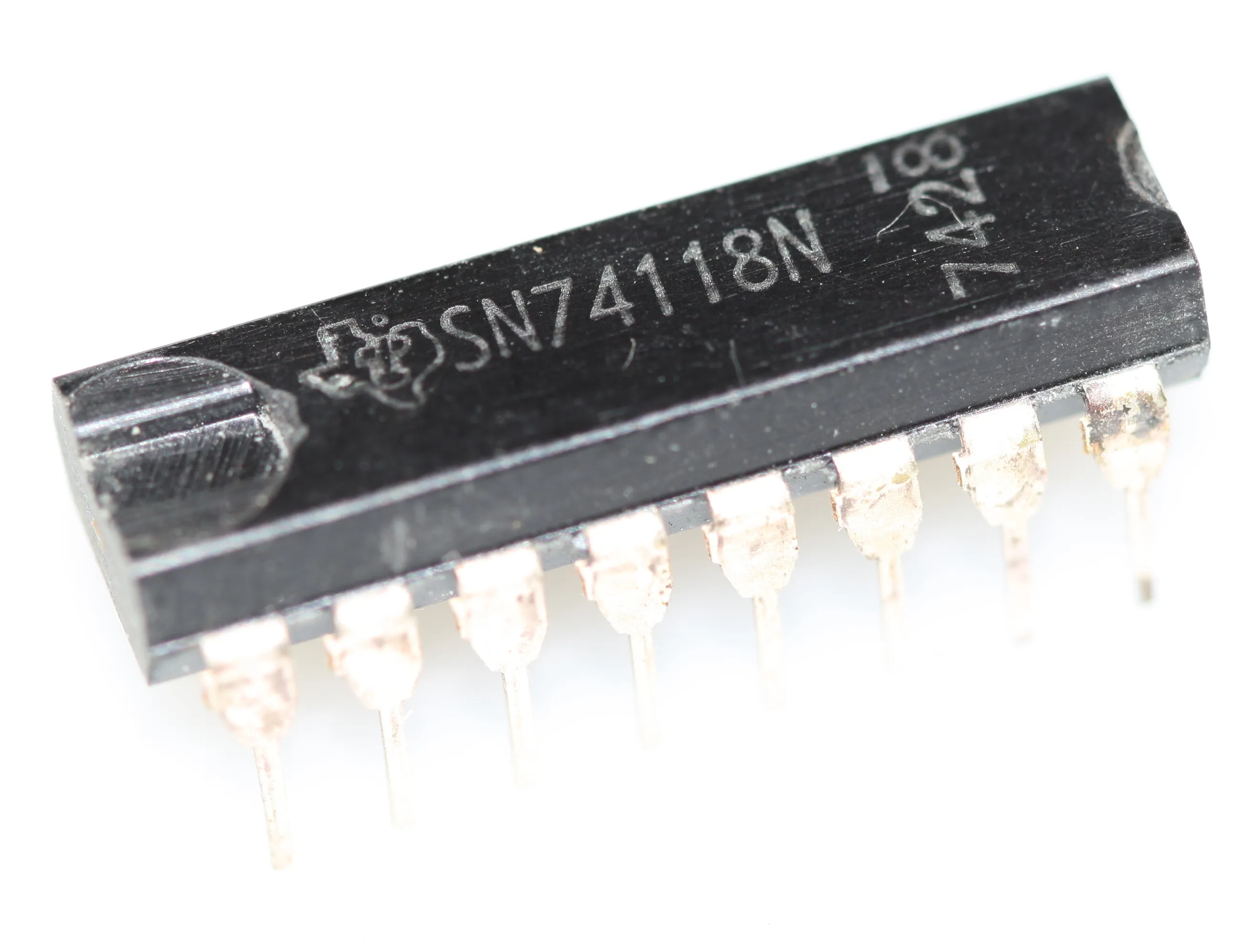 Hex set/reset latch   DIP-16