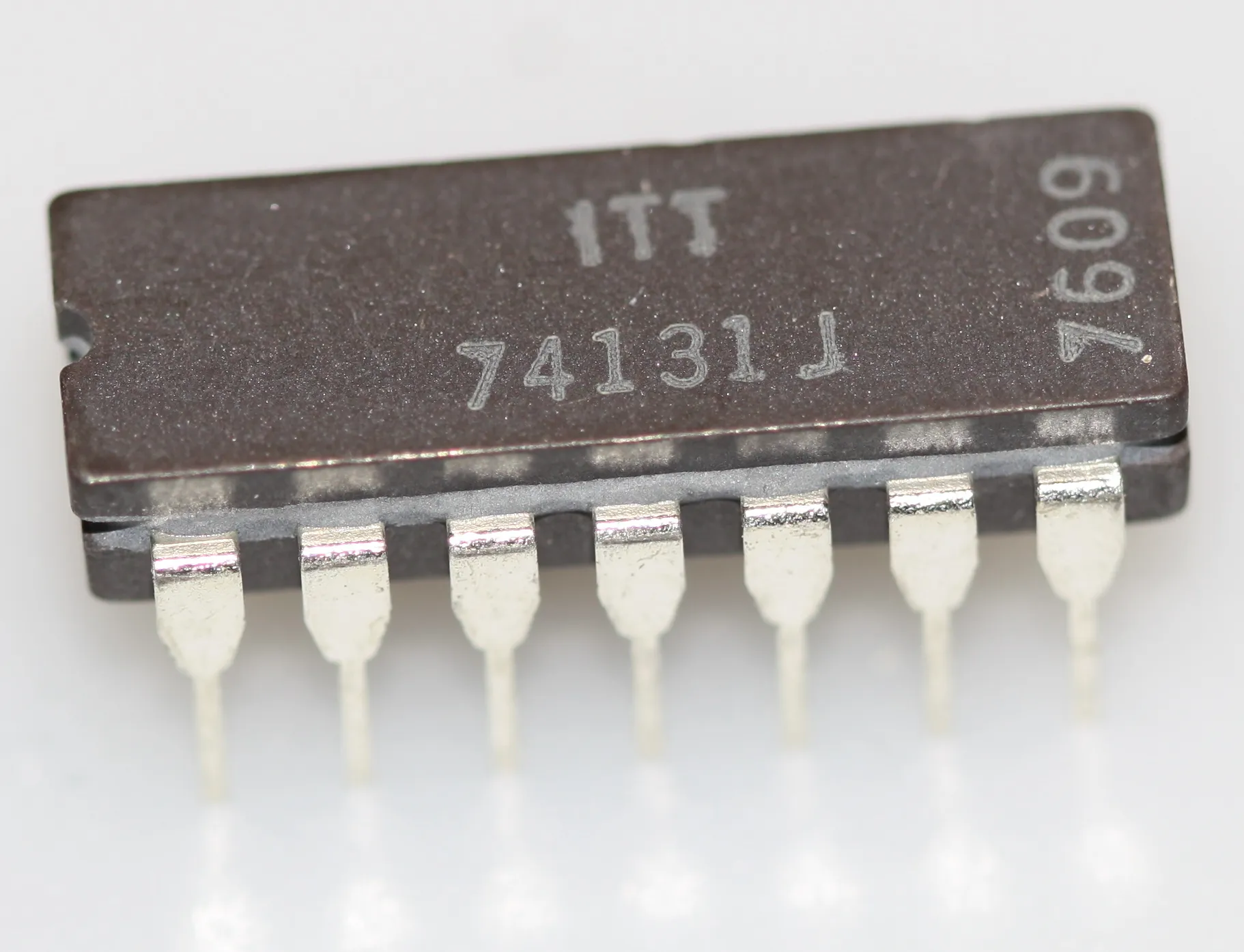 Quad 2-input AND gate buffer with 15 V open collector outputs DIP-14
