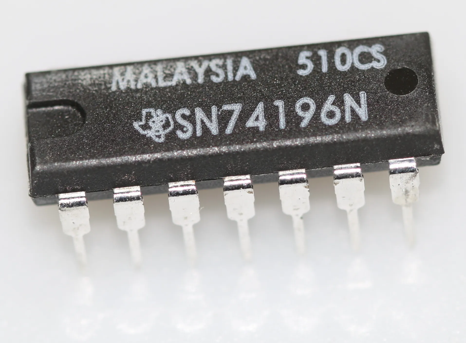 Presettable decade counter/latch DIP-14