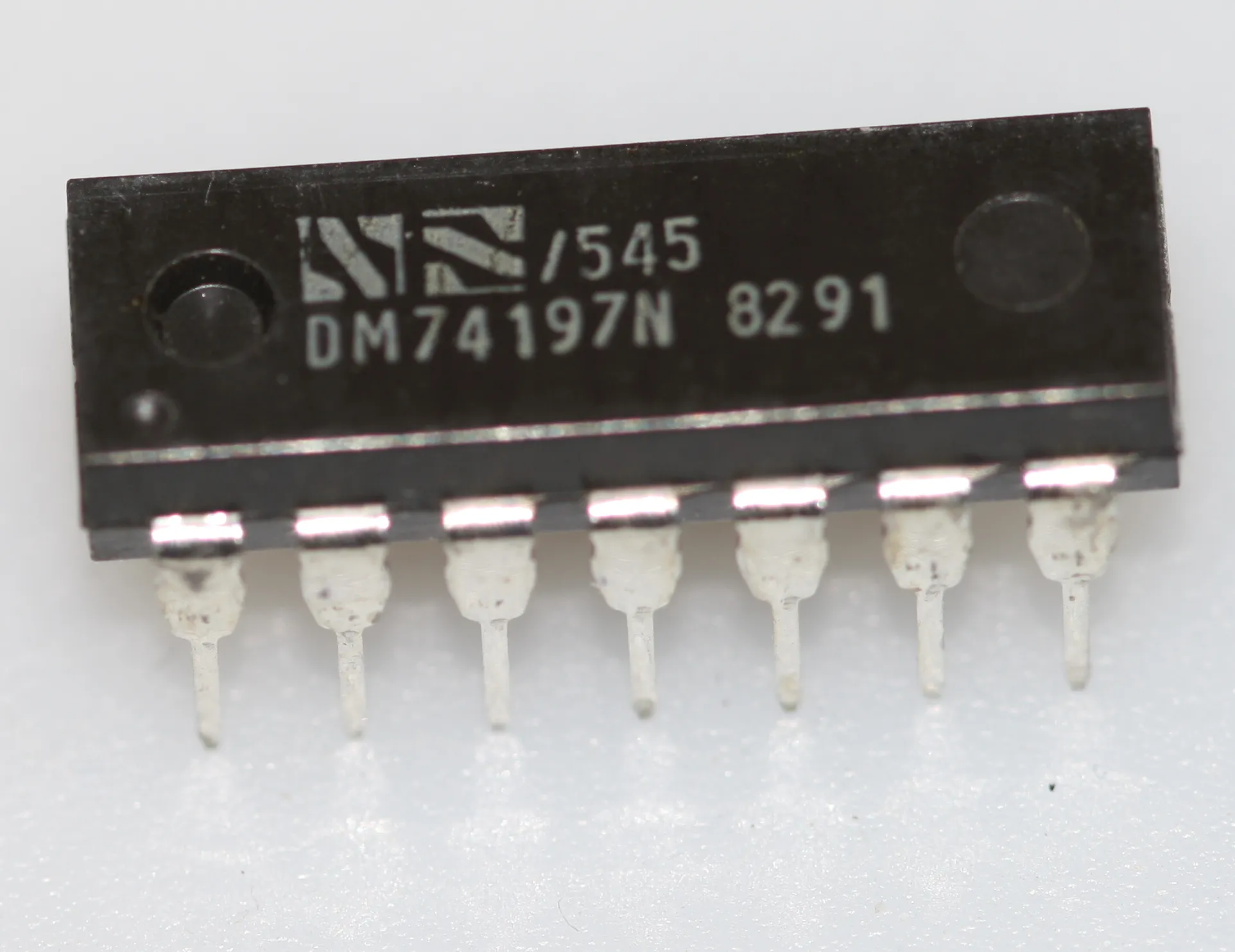 Presettable binary counter/latch DIP-14