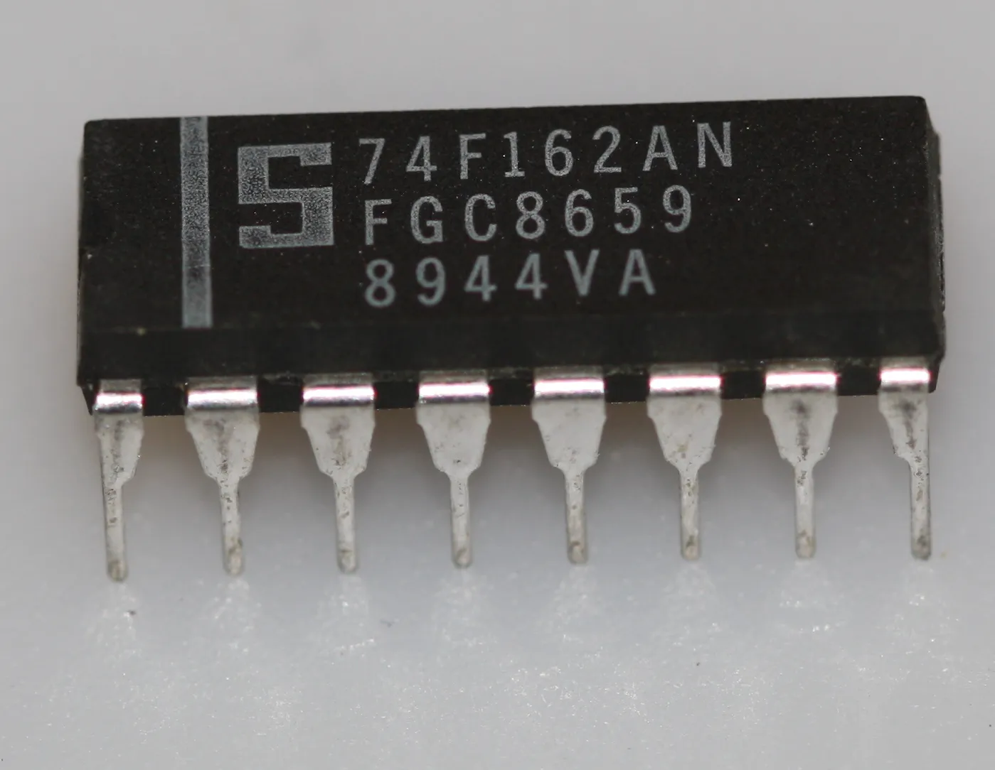 Synchronous 4-bit decade counter with synchronous clear DIP-16