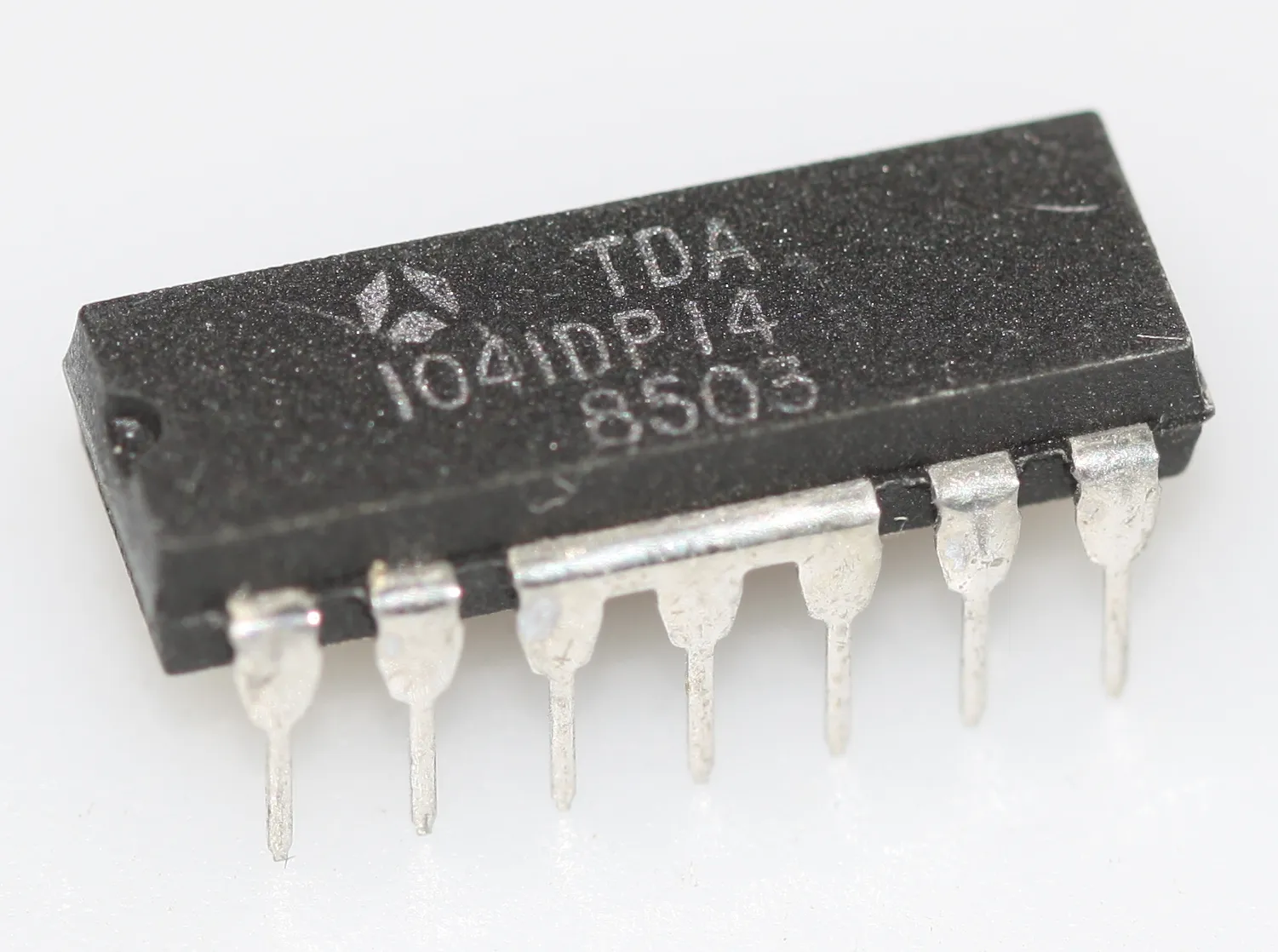 Motor Speed Control. 1,4W DIP-14