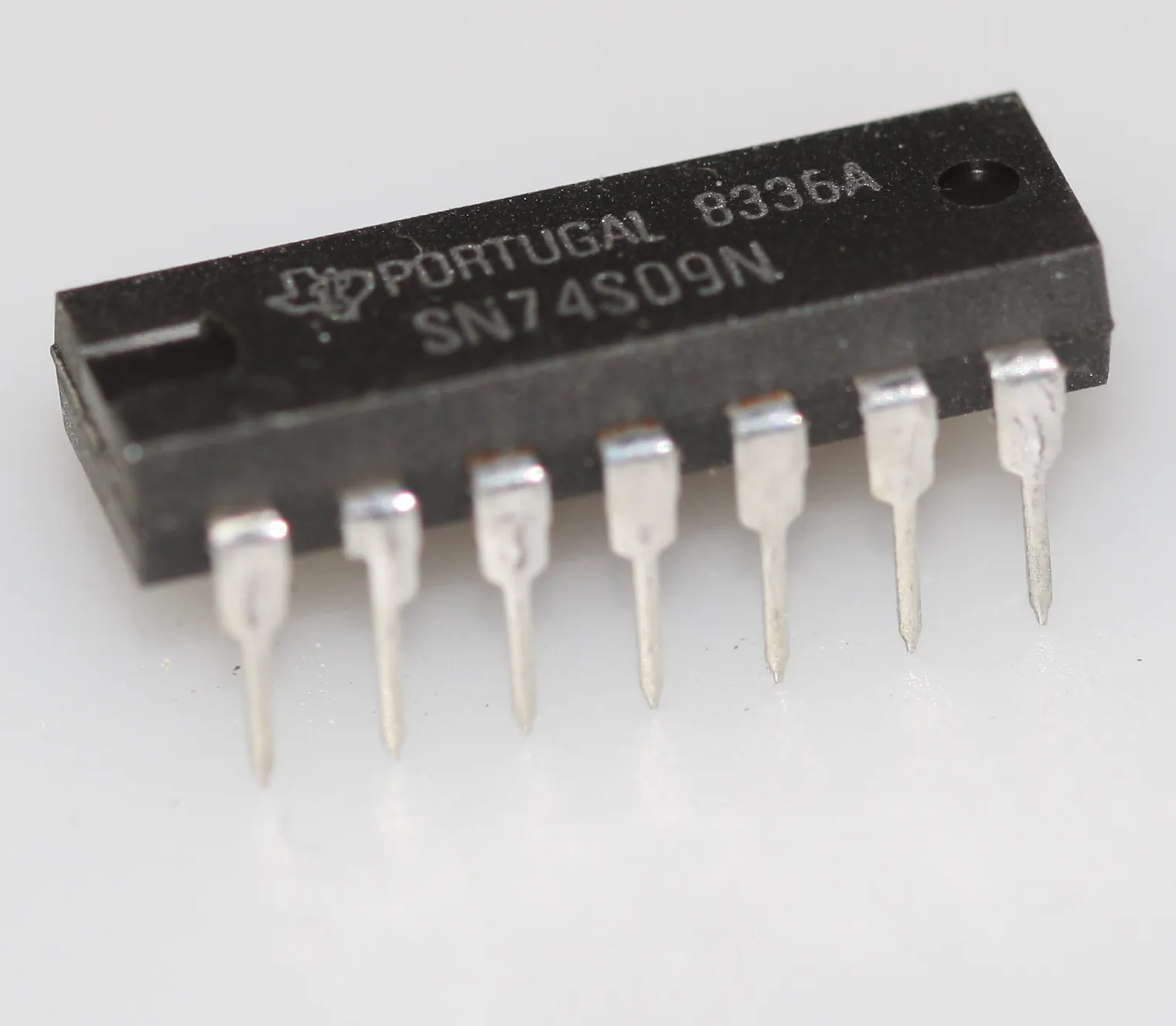 Quad 2-input AND gate with open collector out DIP-14