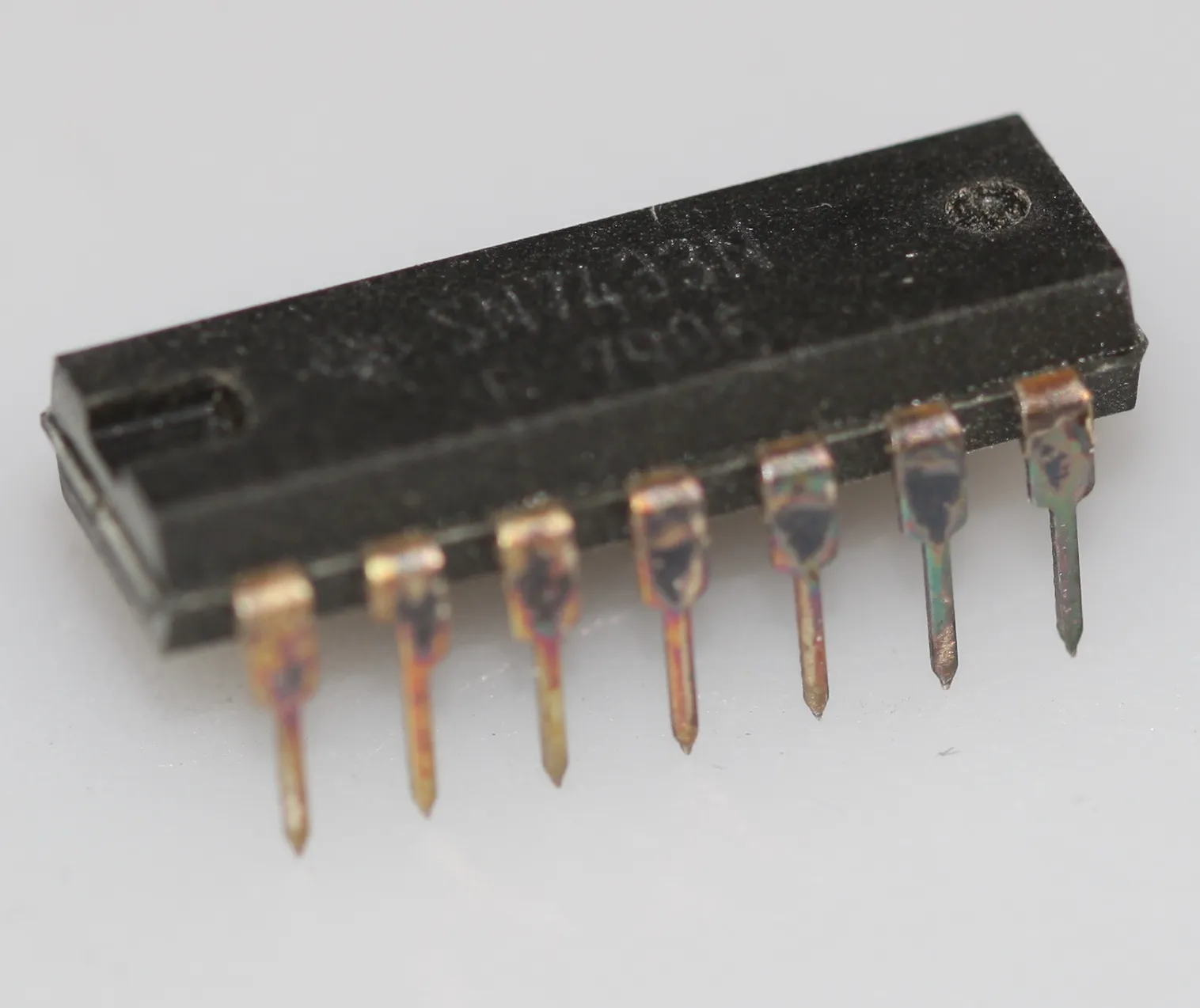Quad 2-input NOR buffer DIP-14