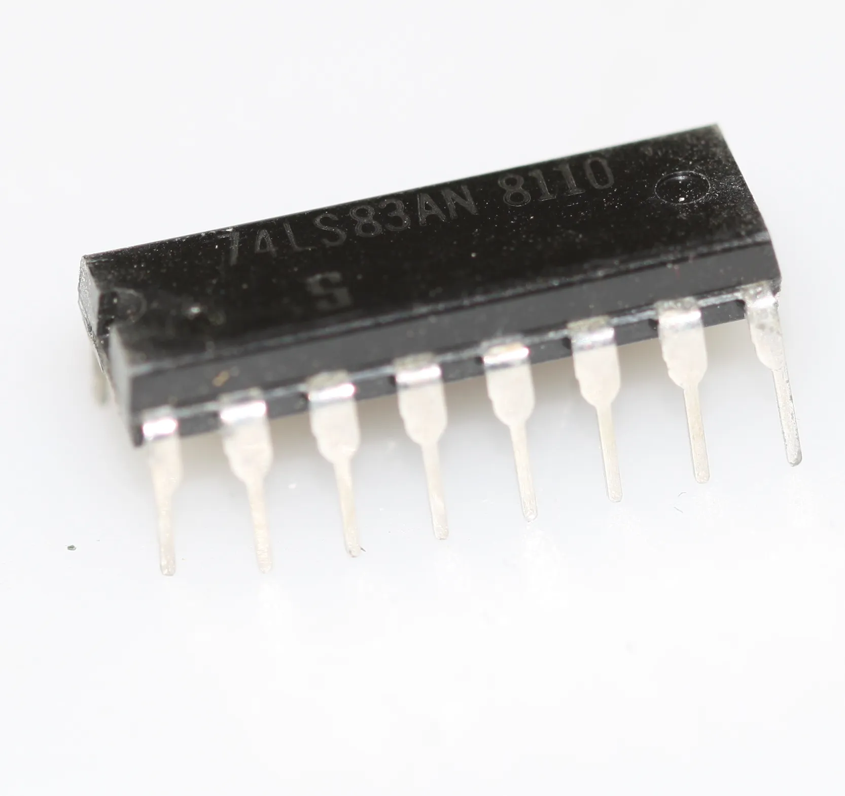 4-bit binary full adder DIP-16