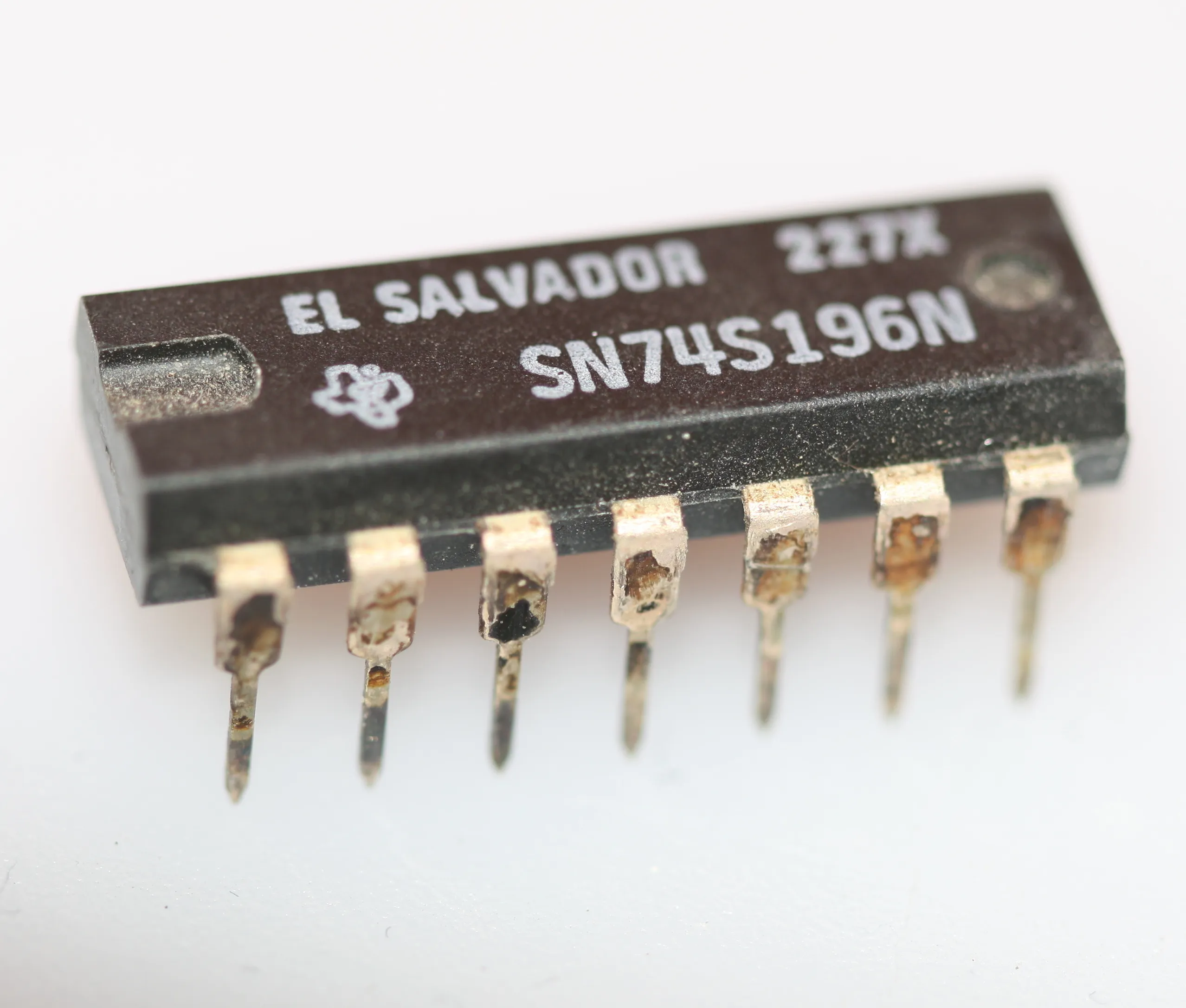 Presettable decade counter/latch DIP-14