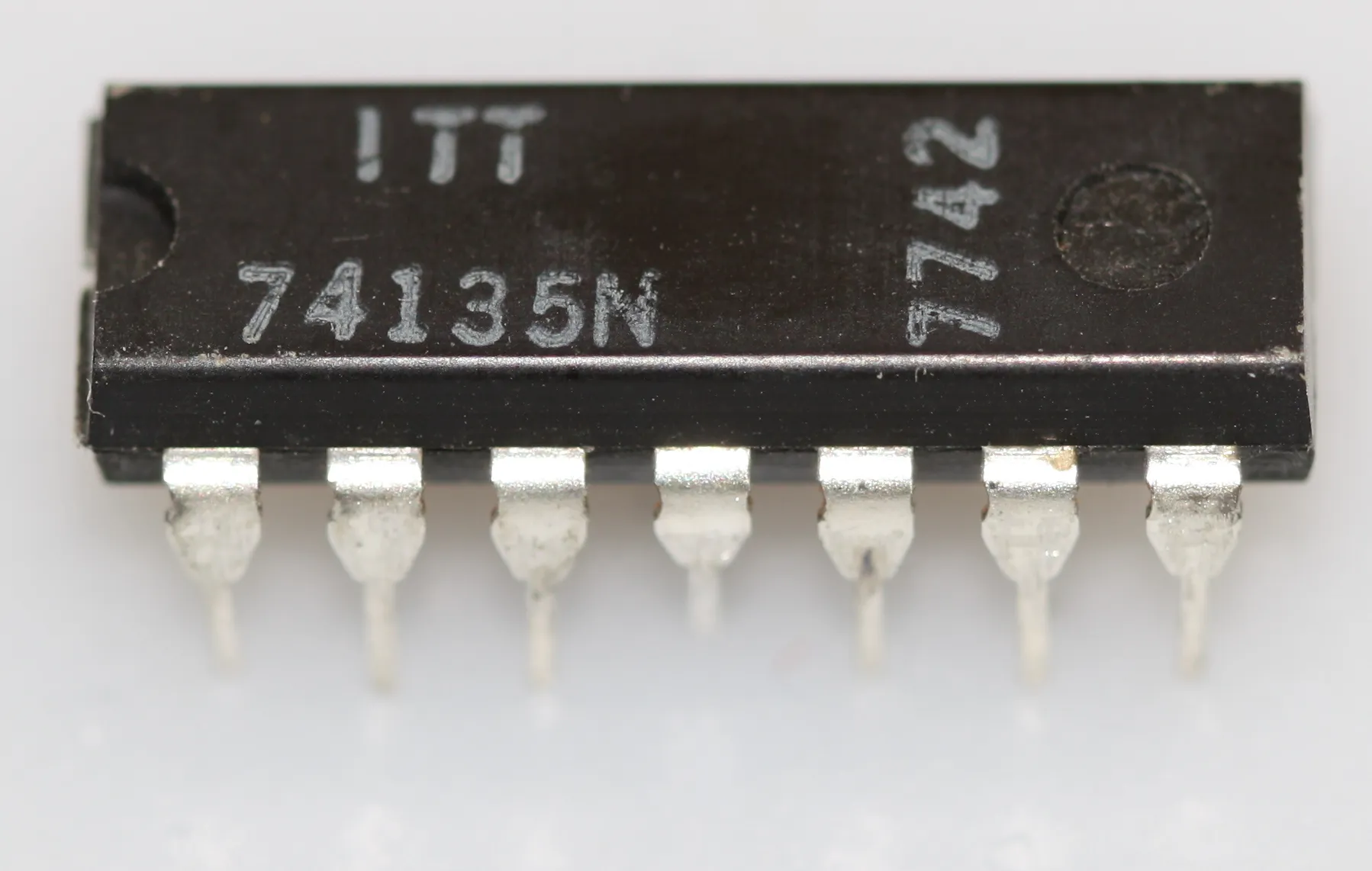 [131790] 12-input NAND gate with three-state output  DIP-14