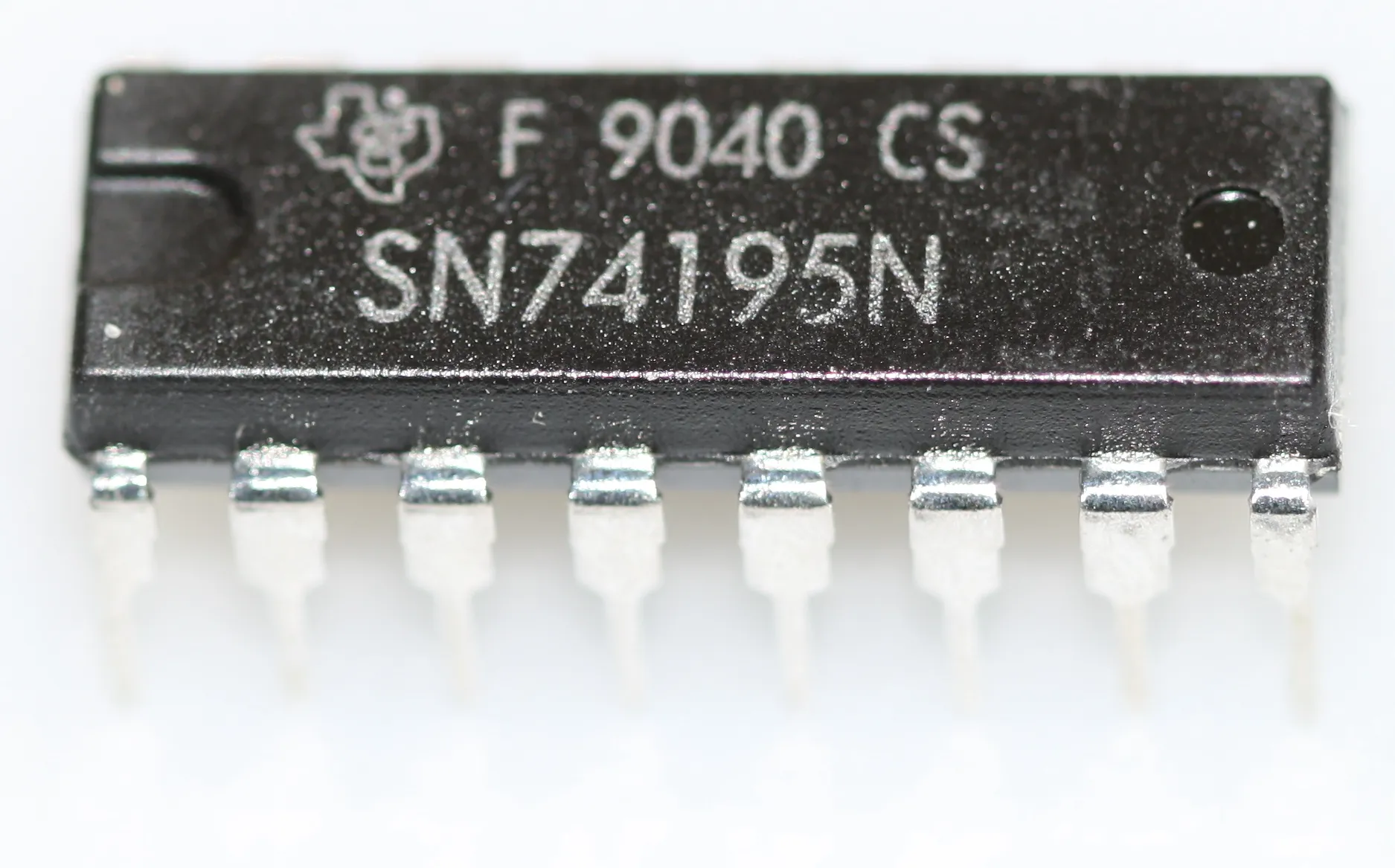 [131865] 4-bit parallel-access shift register  DIP-16