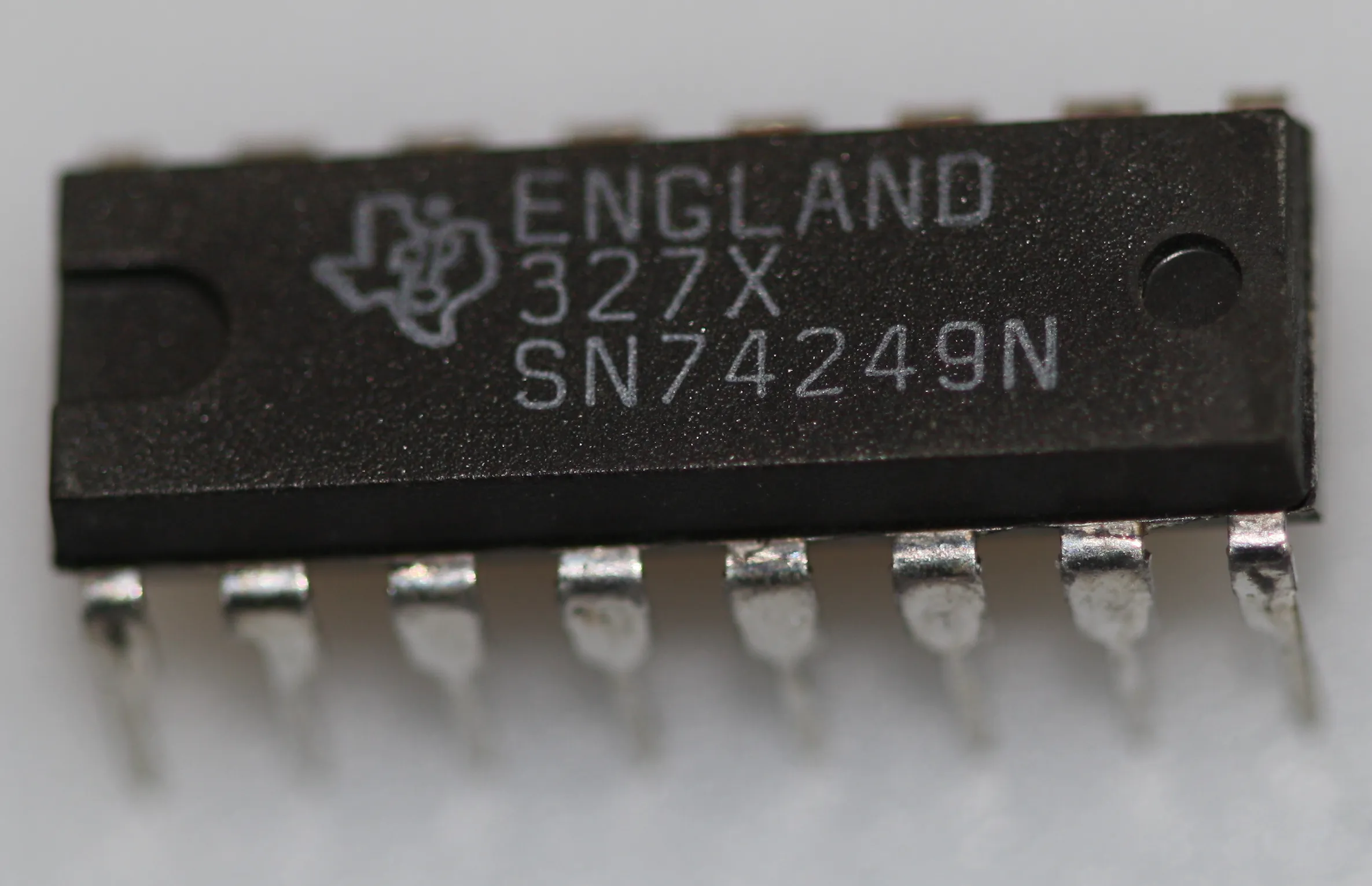 [131872] BCD to 7-segment decoder/driver with open collector outputs DIP-16