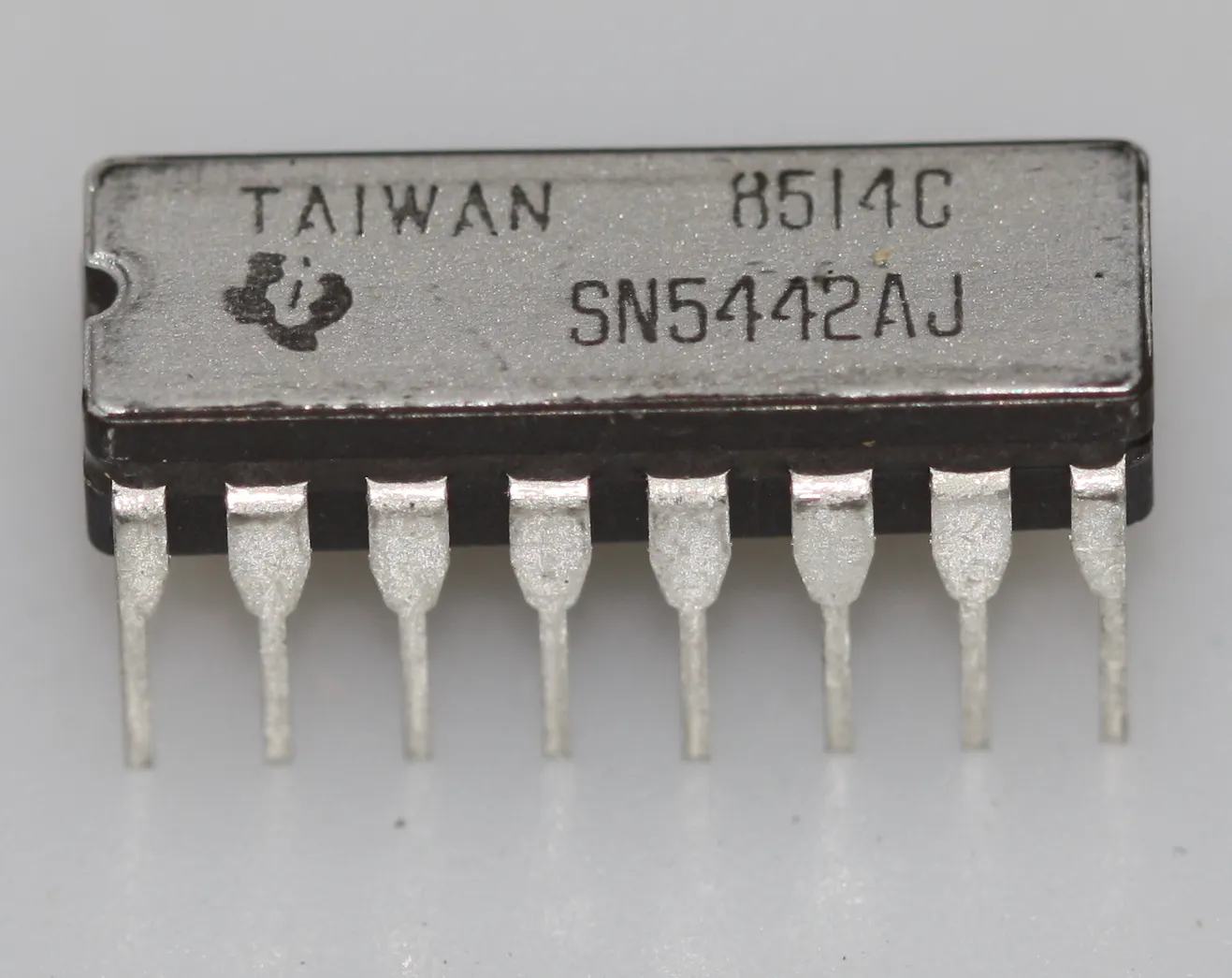 [131920] BCD-to-One-of-Ten Decoder DIP-16