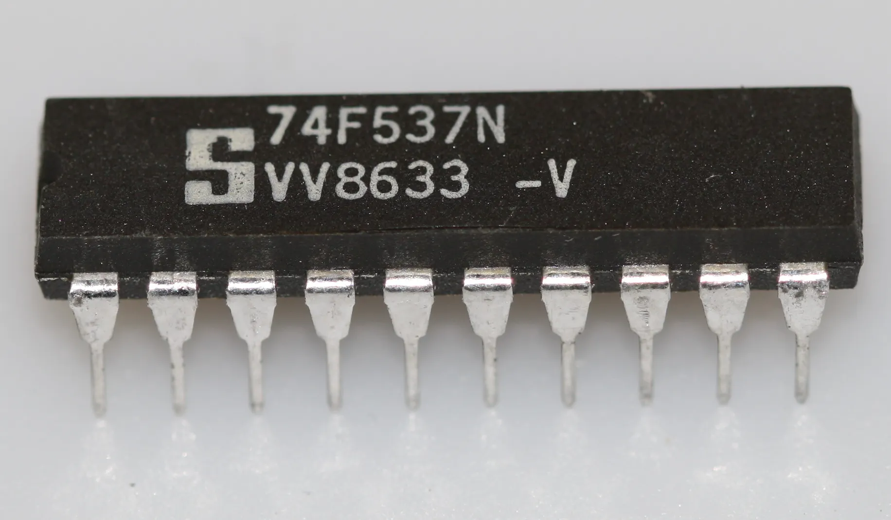 [131974] BCD to decimal decoder with three-state outputs DIP-20