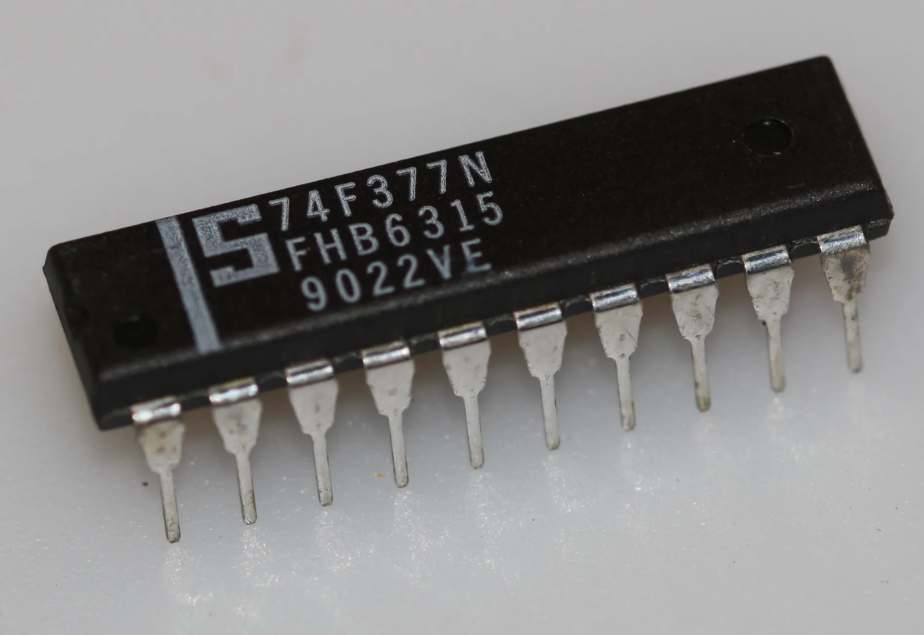 [131989] 8-bit register with clock enable DIP-20