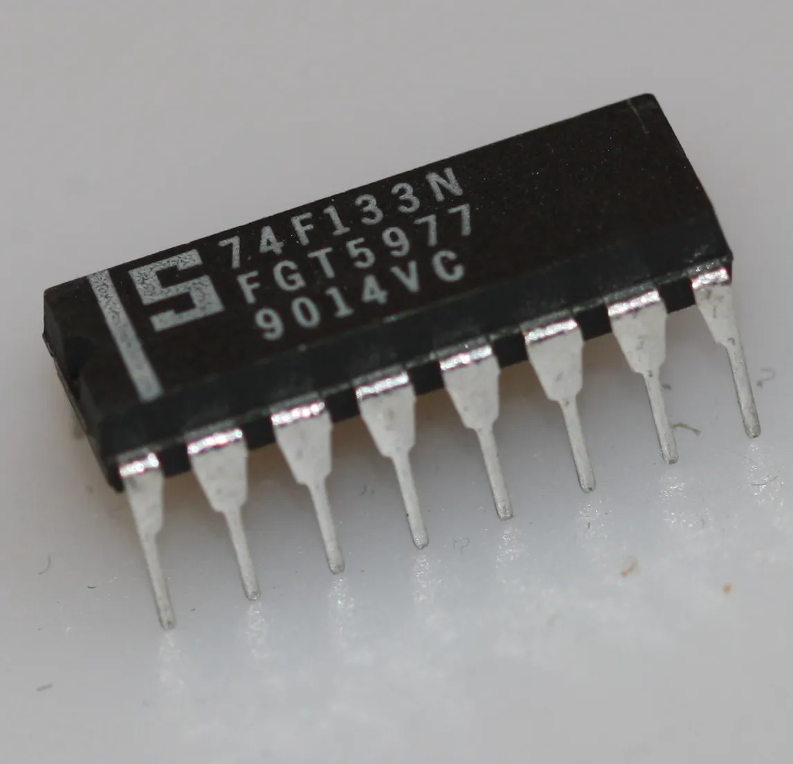 [132316] 13-input NAND gate  DIP-16
