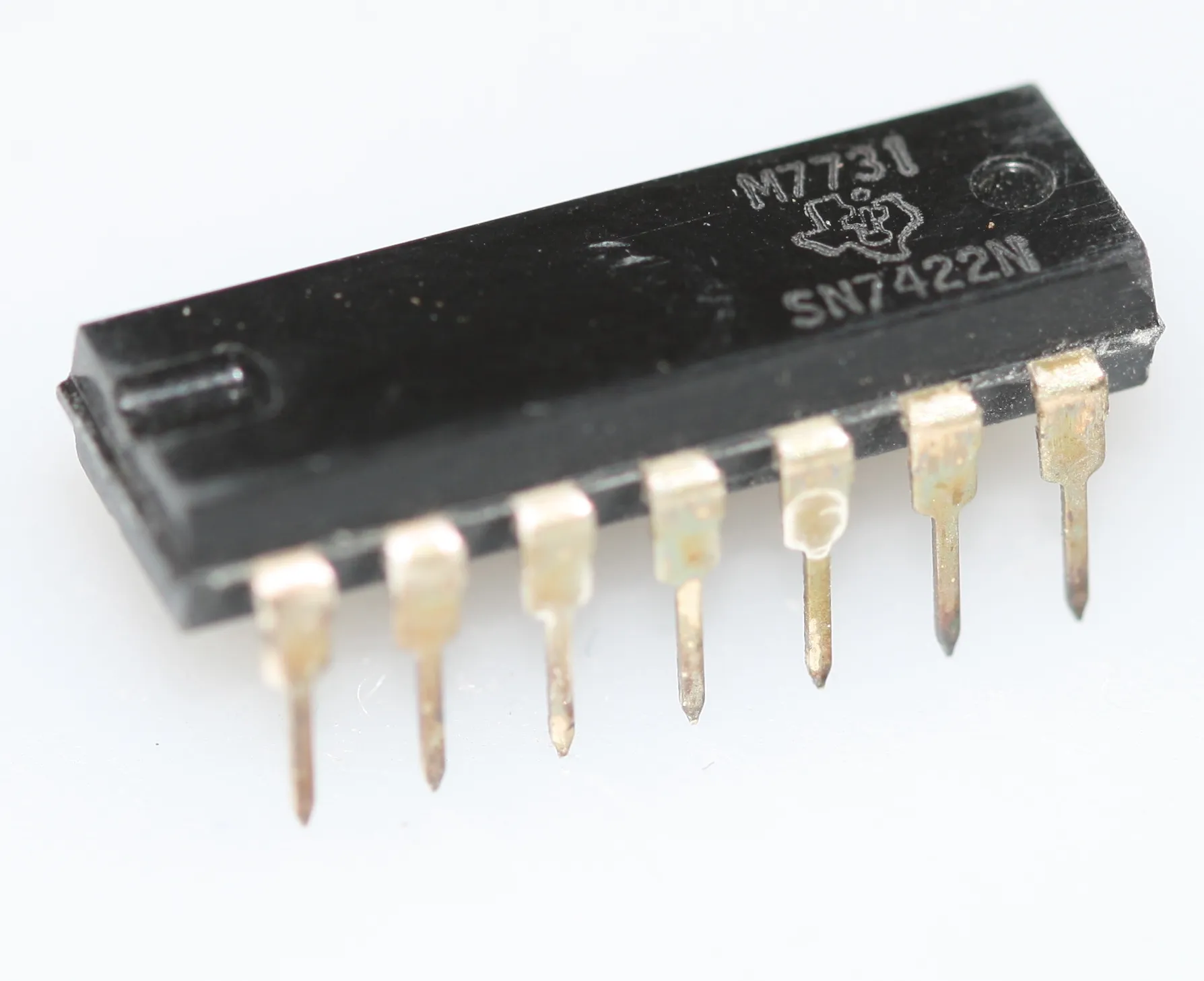 [132496] Dual 4-input NAND gate with open collector out DIP-14
