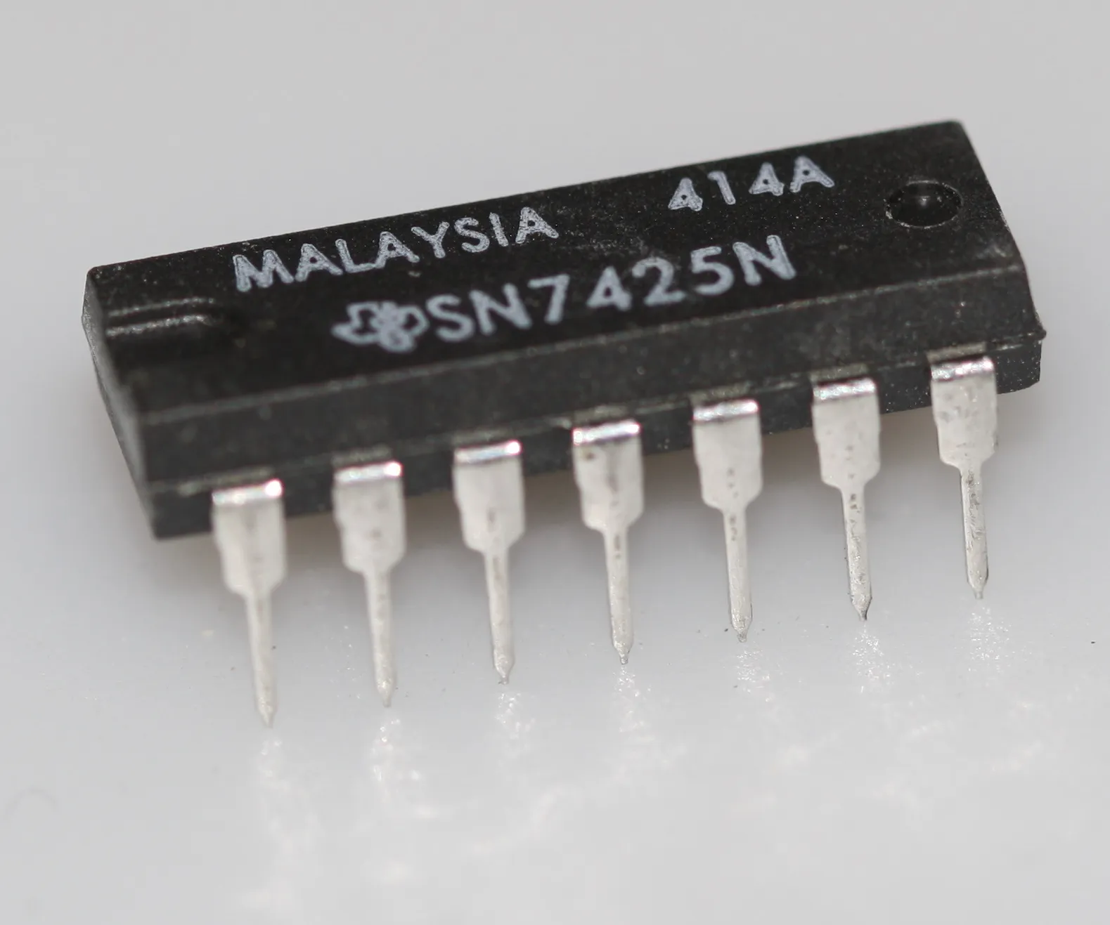 [132500] Dual 4-input NOR gate with strobe DIP-14