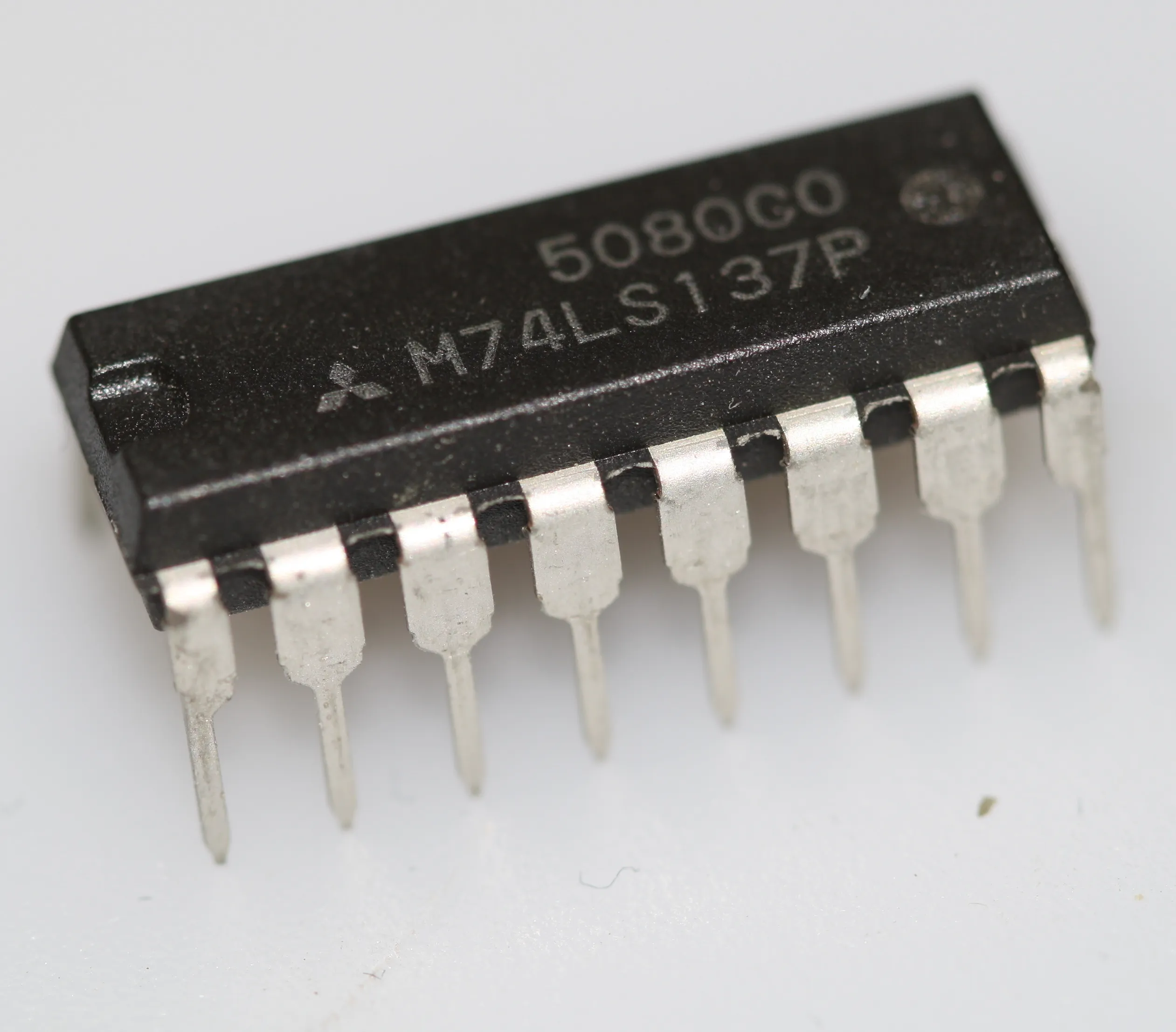 [132622] 3 to 8-line decoder/demultiplexer DIP-16