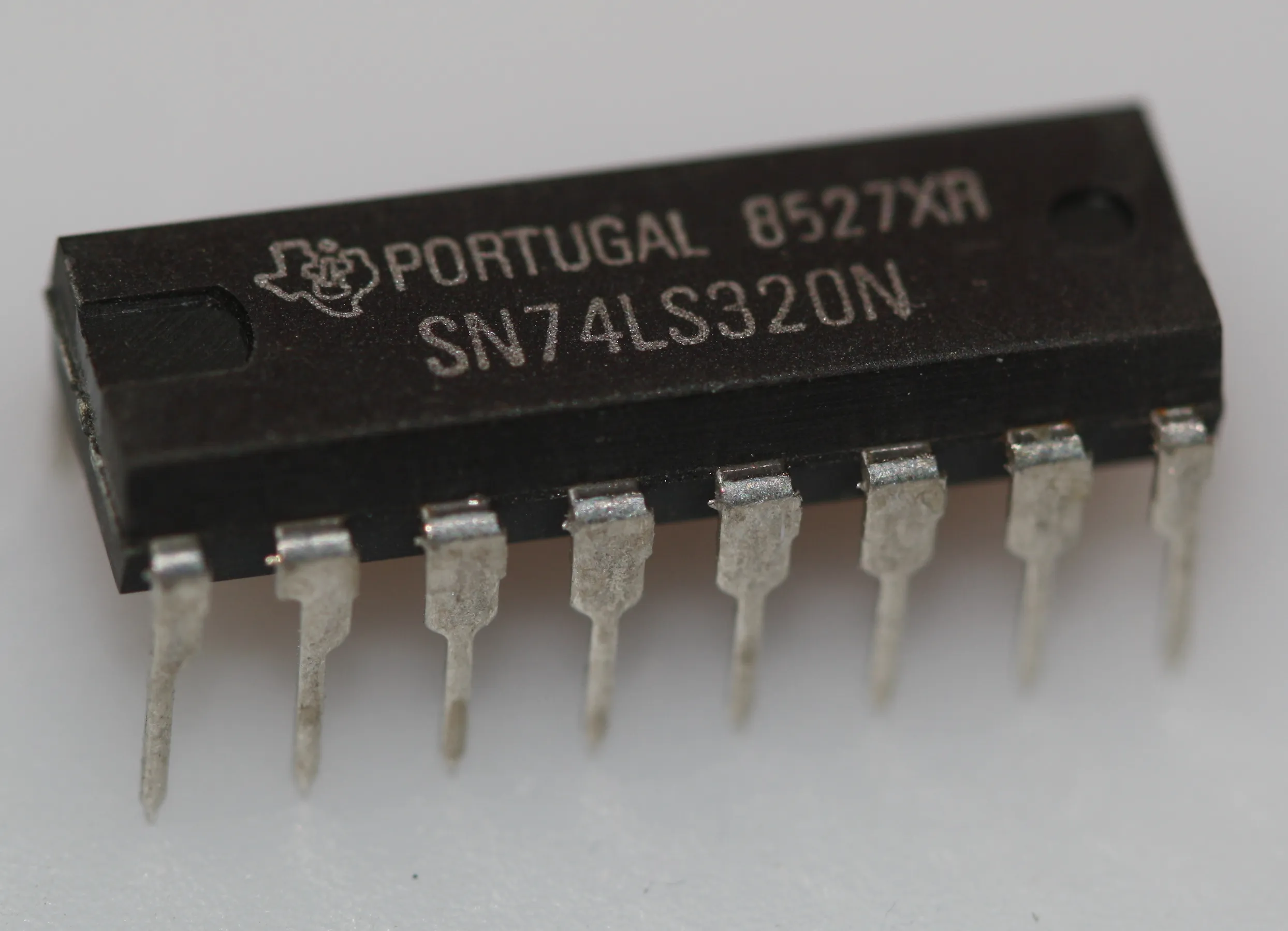 [132767] Crystal controlled oscillator DIP-16