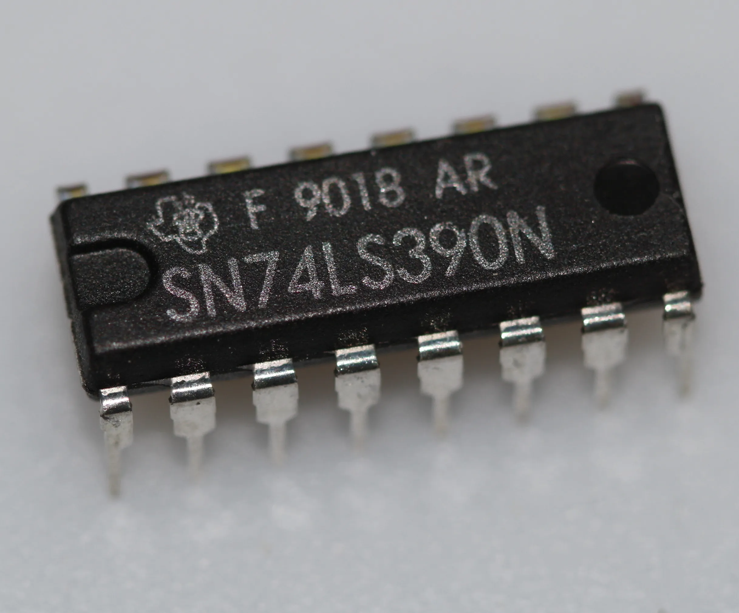 [132849] Dual 4-bit decade counter DIP-16