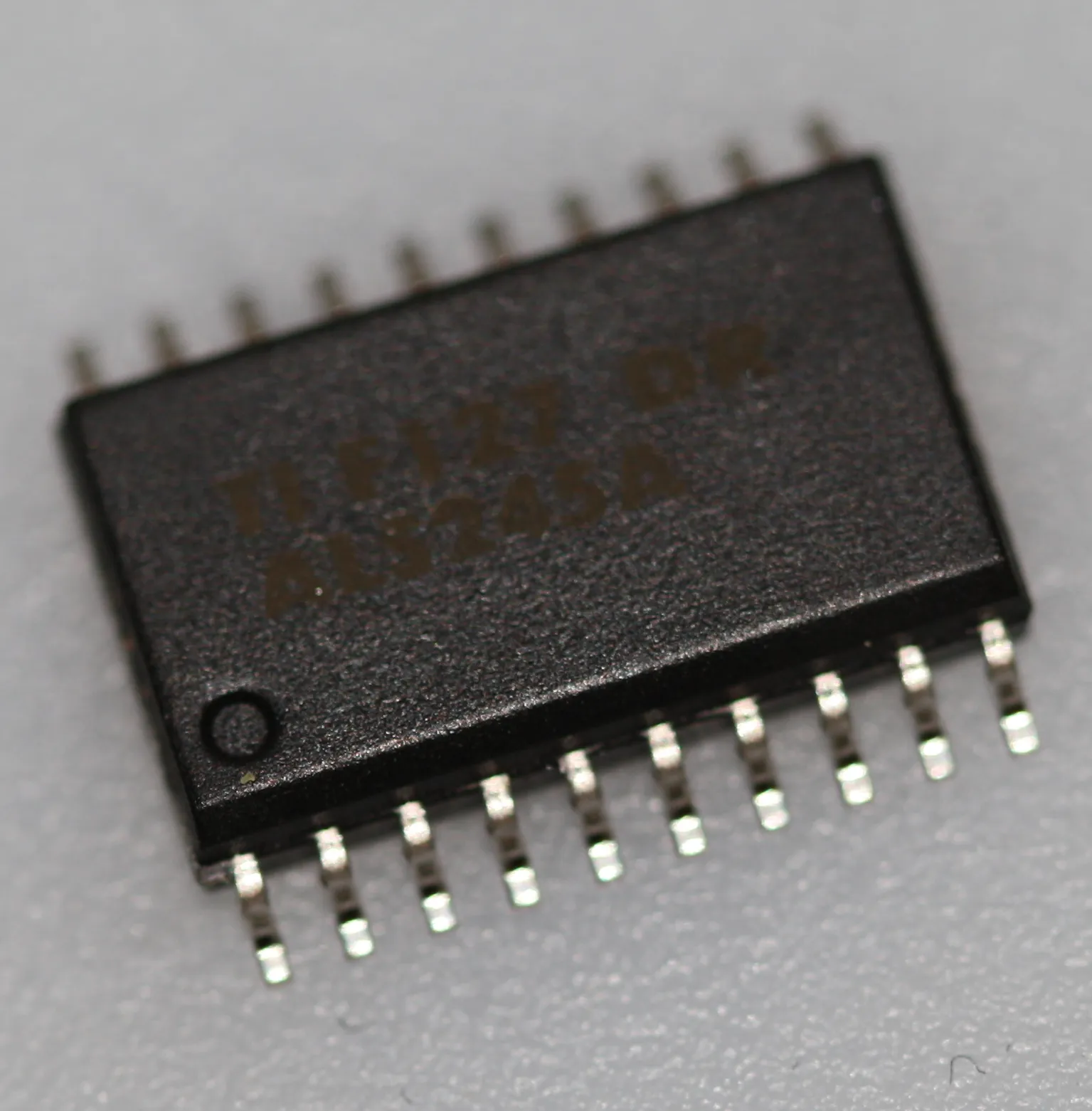 [133008] Octal bus transceiver with noninverted three-state out SO-20