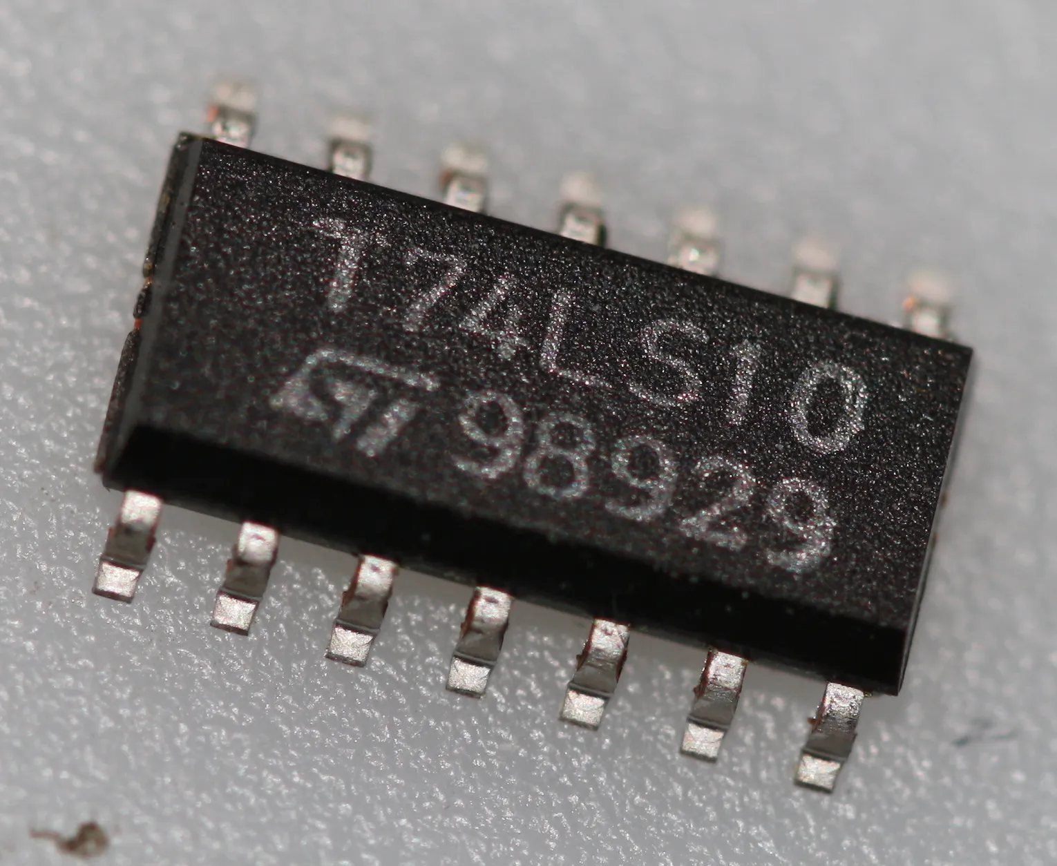 [133096] Triple 3-input NAND gate SO-14