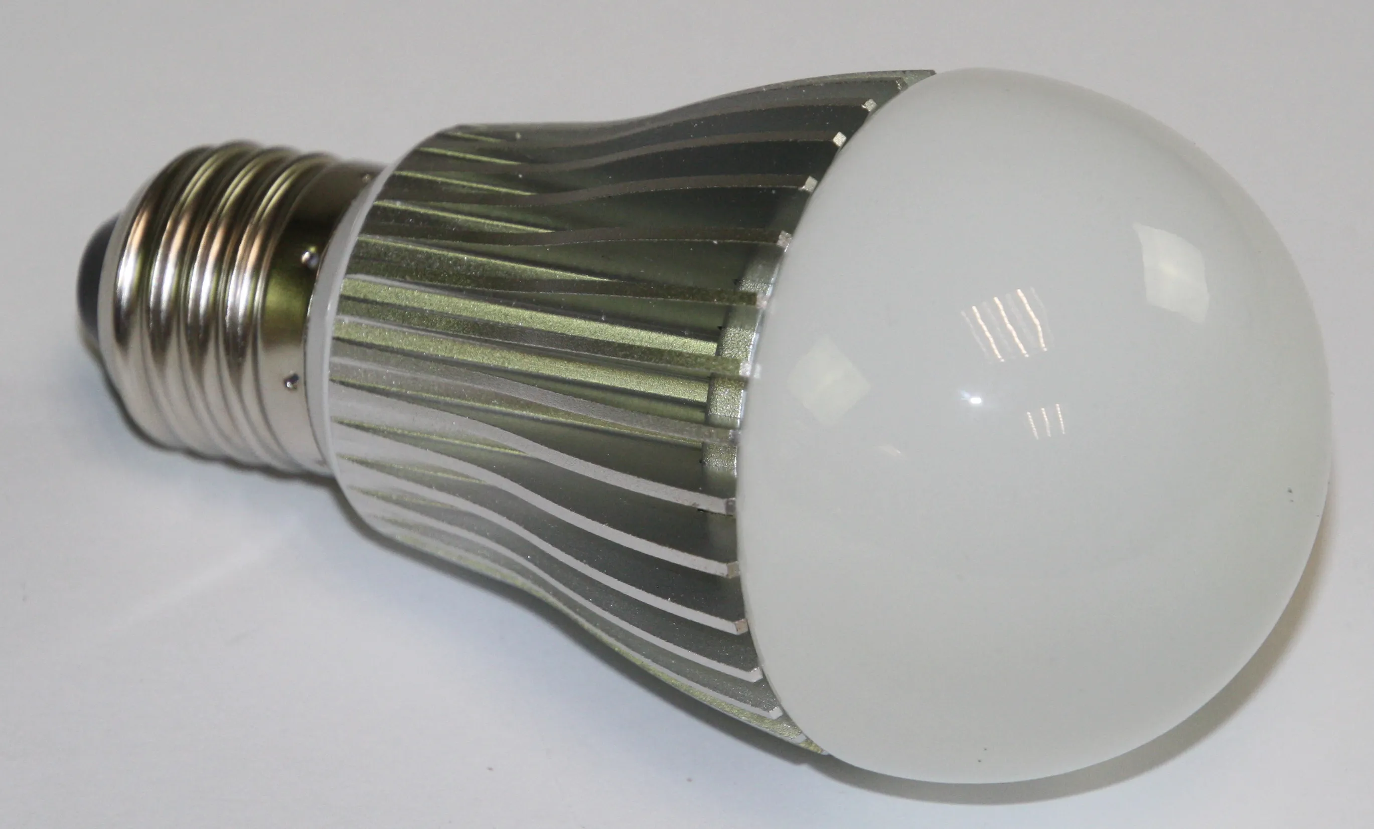 LED lamp 4W 230VAC E27 2700K