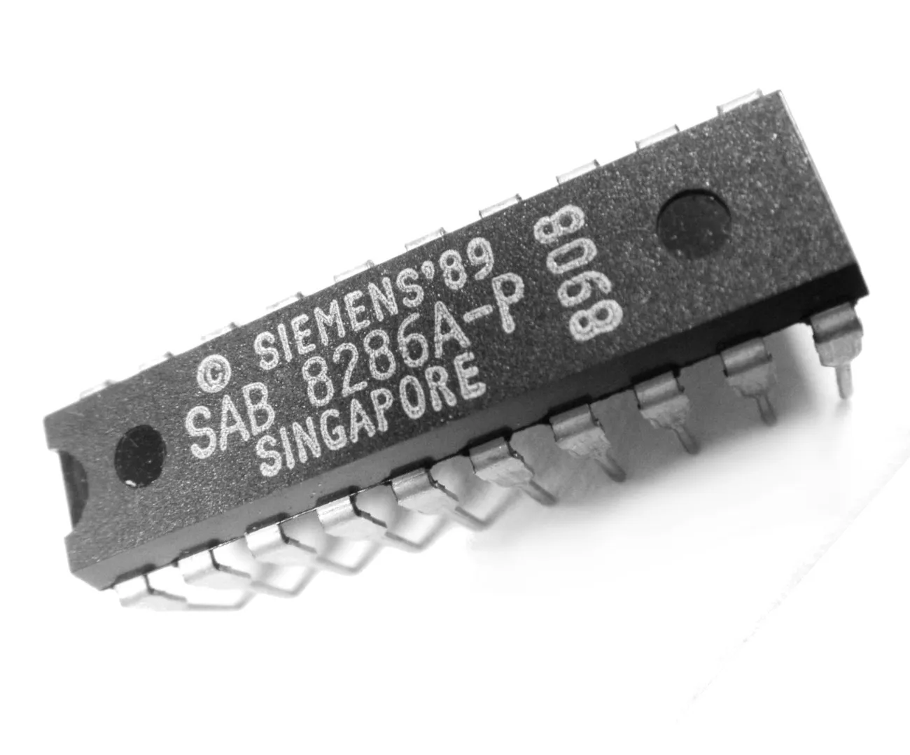 OCTAL BUS TRANSCEIVER DIL20