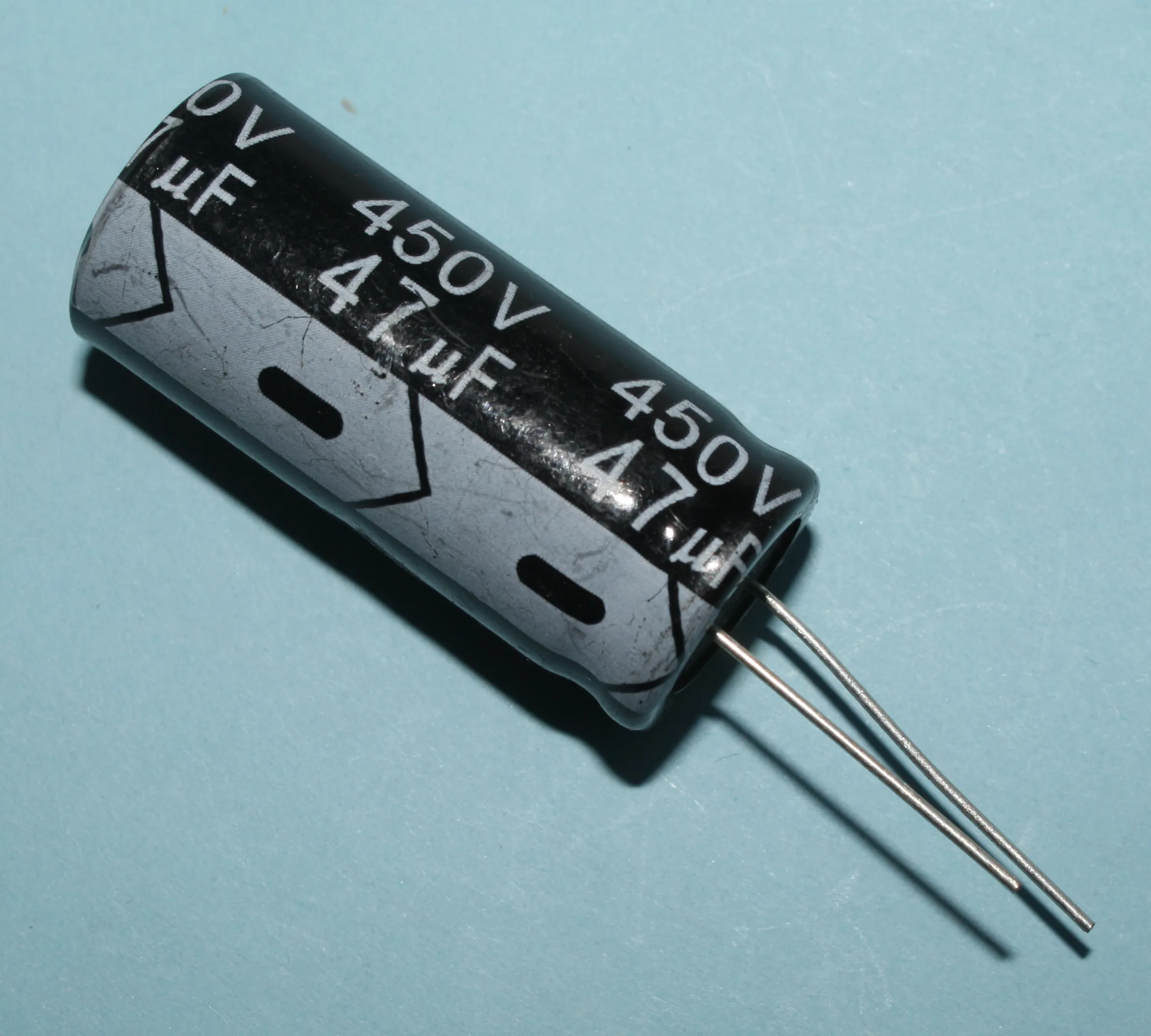 El-Capacitor 47µF/450V-P7,5-12,5x40mm