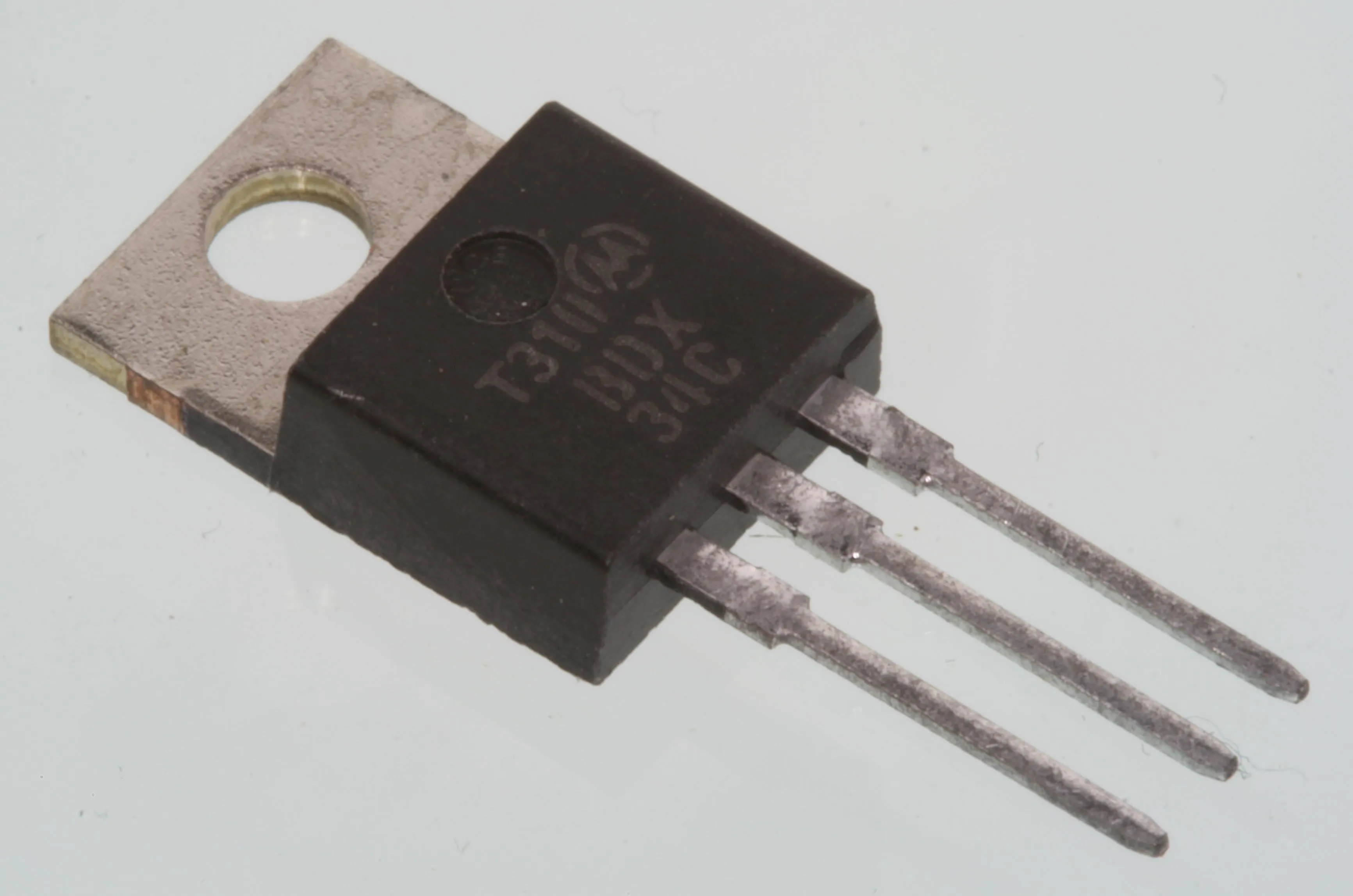PNP-Darl 100V 10A 70W TO220