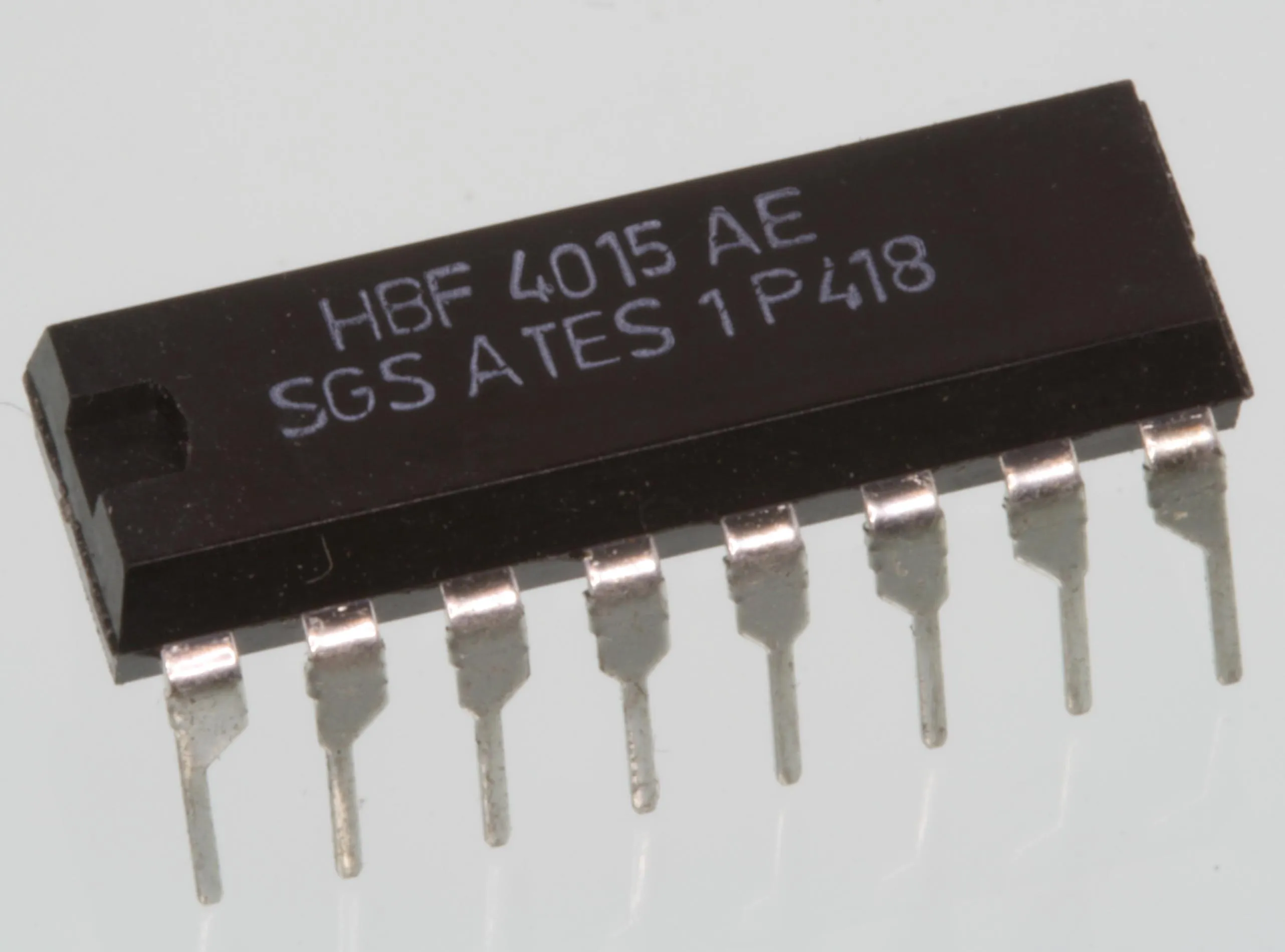 Dual 4-Bit Static Shift Register DIP-16