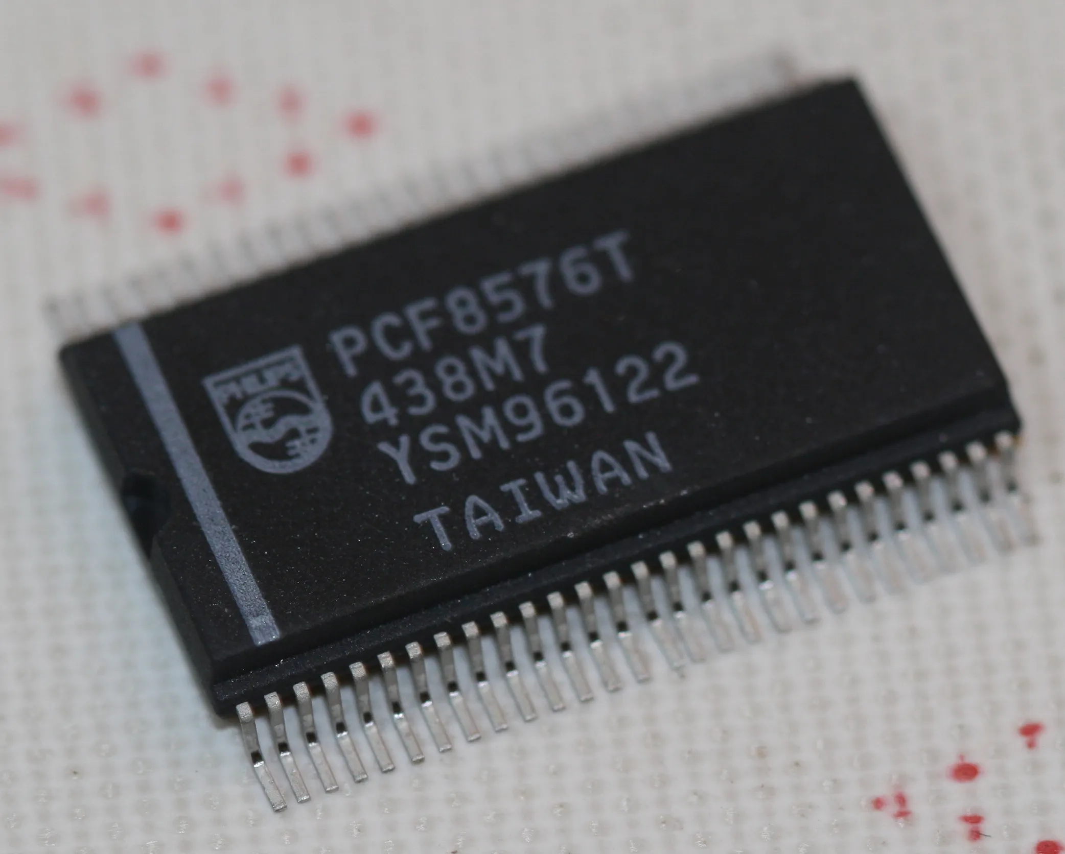 Universal LCD driver for low multiplex rates VSO-56 