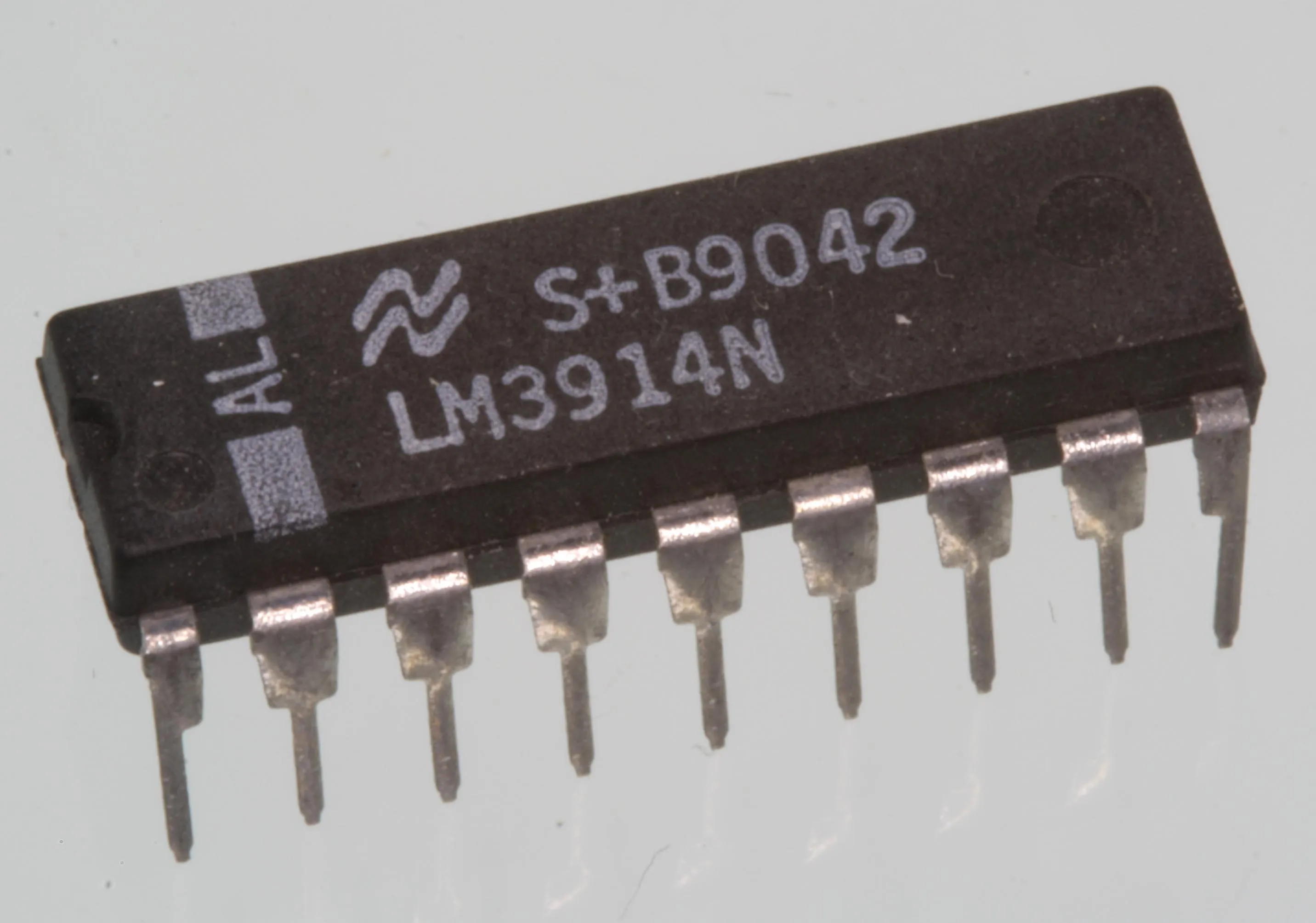 Dot/Bar Display Driver DIP-18