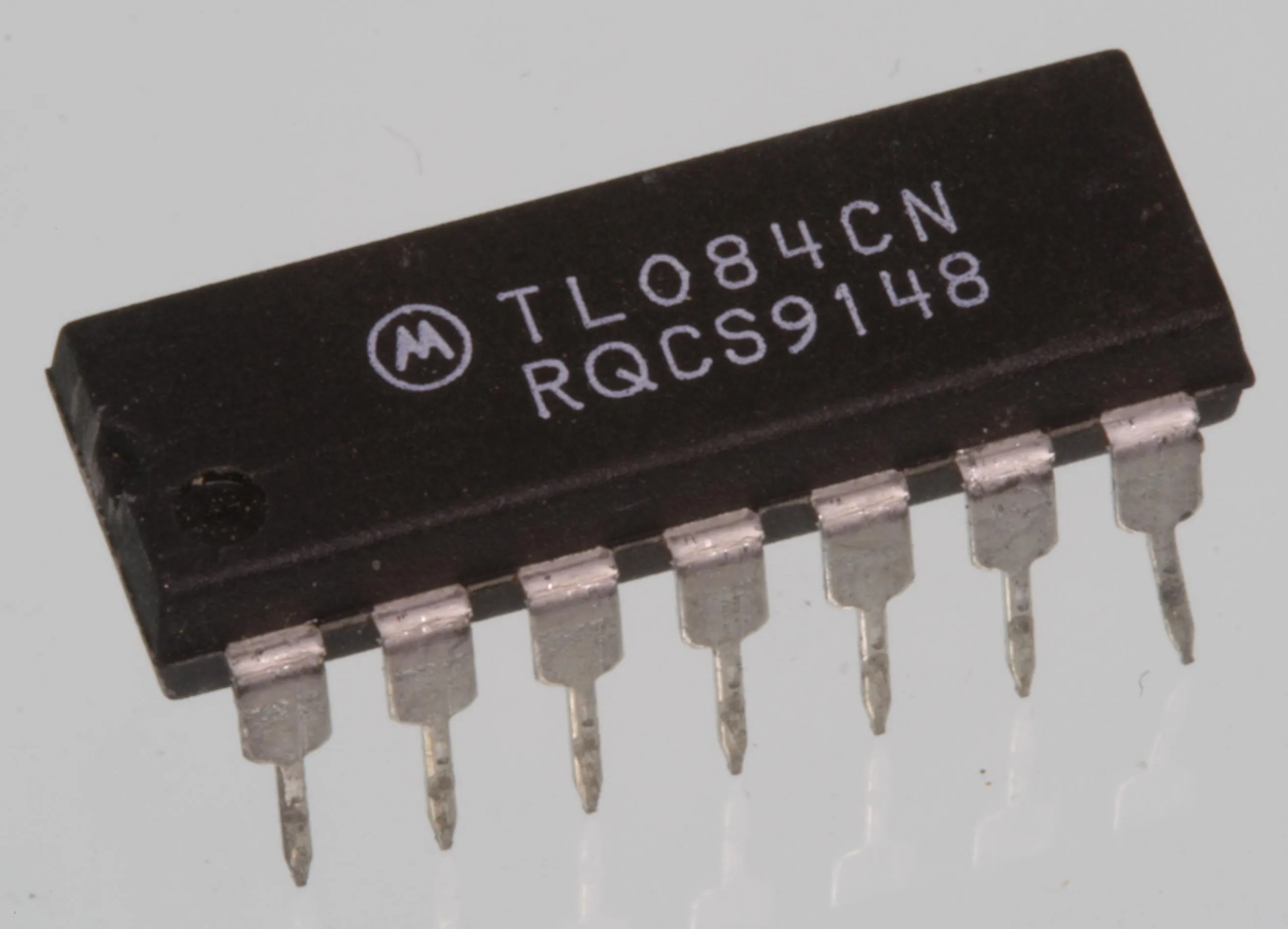 4xOp-Amp JFET +-18V 13V/us DIP14