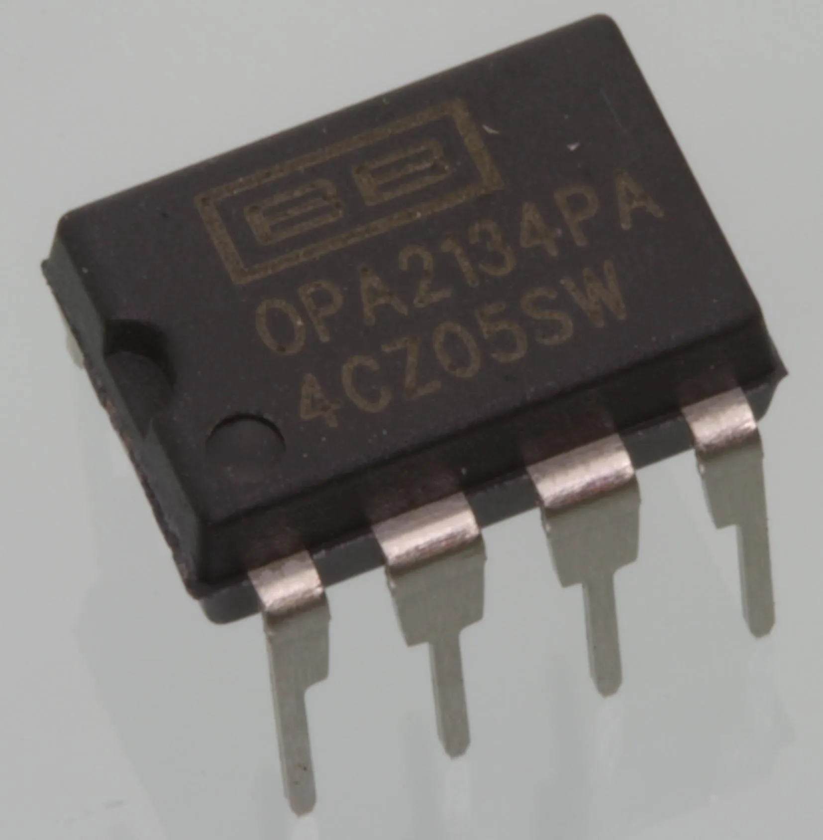 2xOp-Amp Audio 8MHz 20V/us DIP8