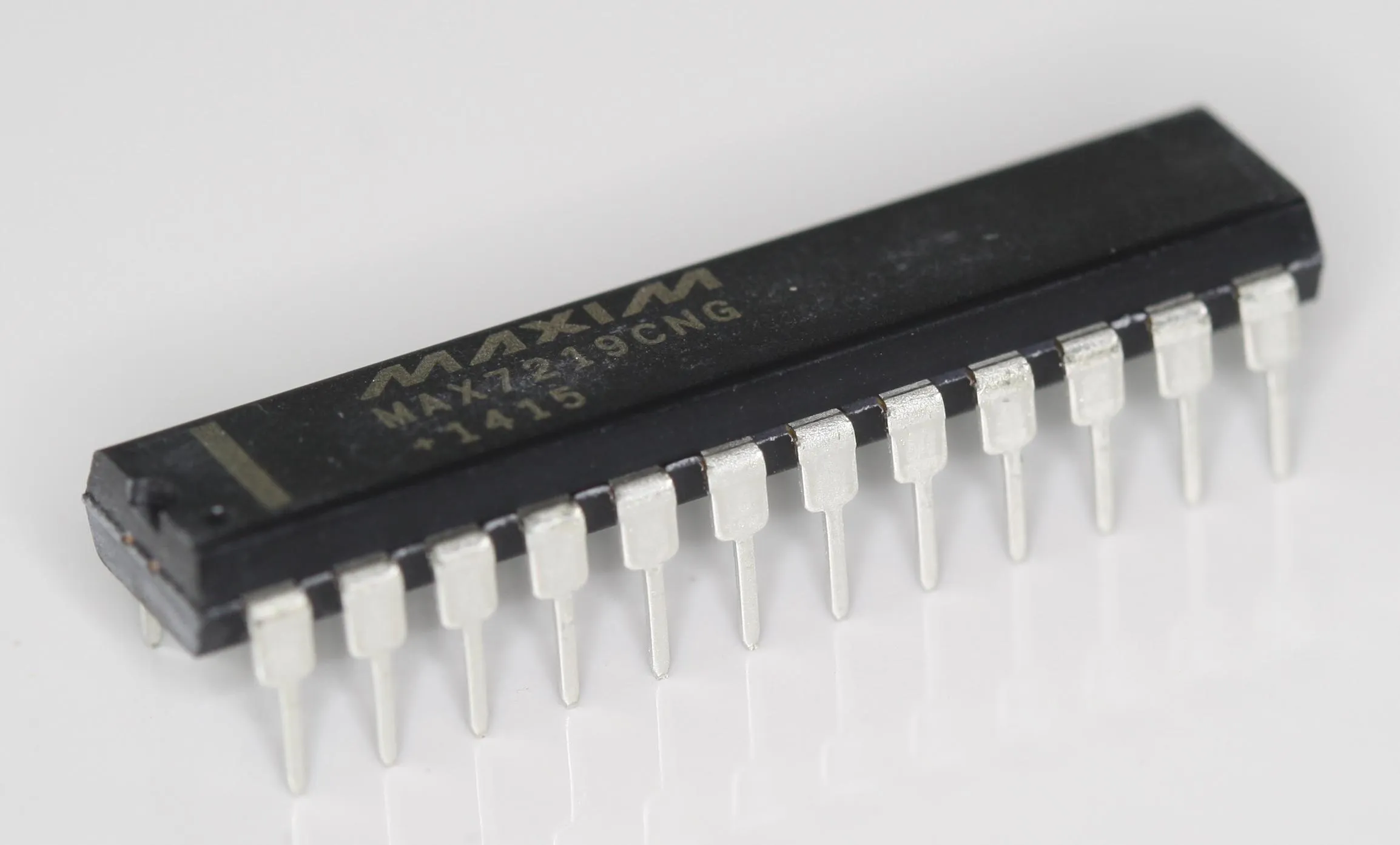 8Dig LED-Displ-Dr. DIP24 300mil