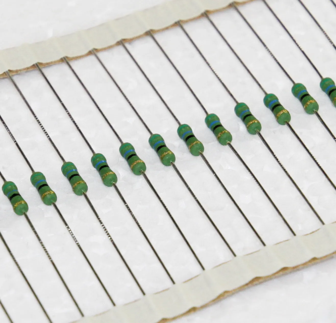Resistor 0207 1W 5% 220R Taped