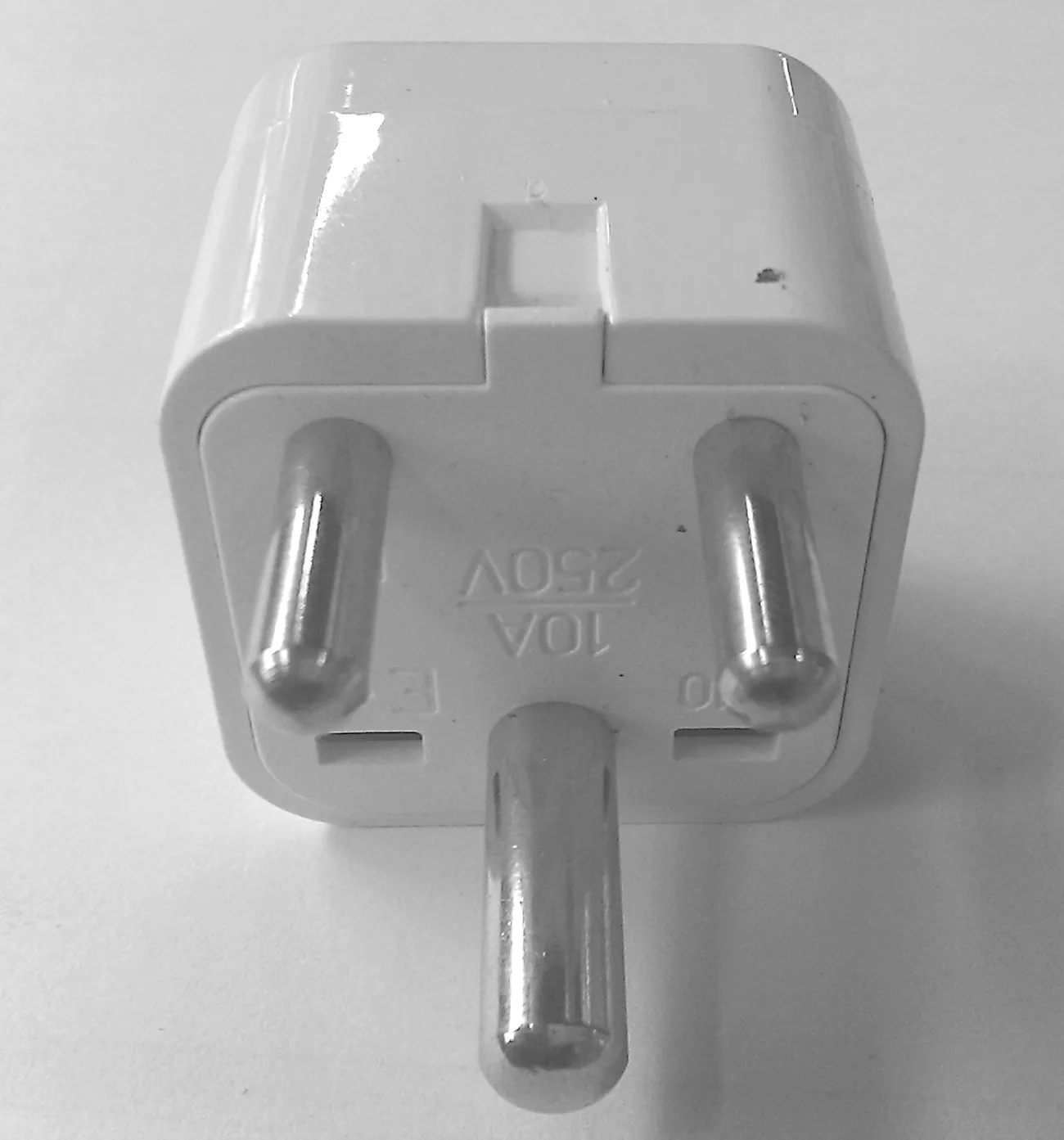 Rejseadapter (BS 546 Type D - 5A) til bl.a. Indien, Nepal og Pakistan