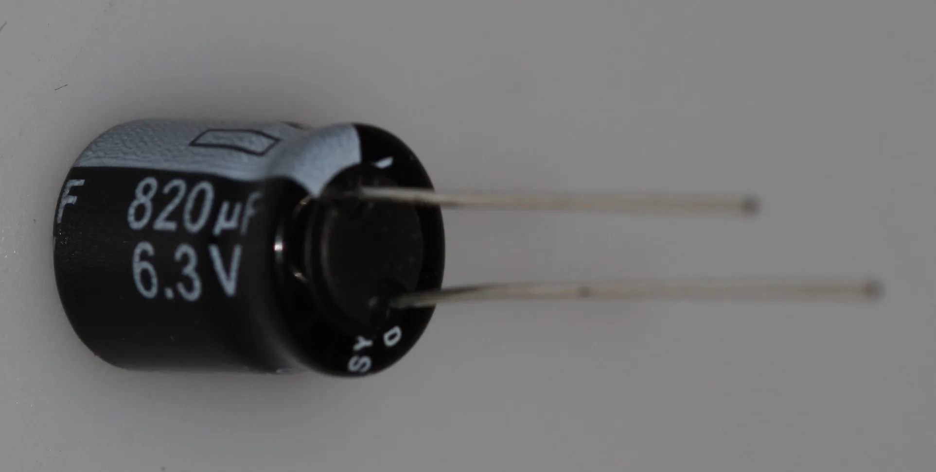 El-Capacitor 820µF/6,3V-P5-10X15