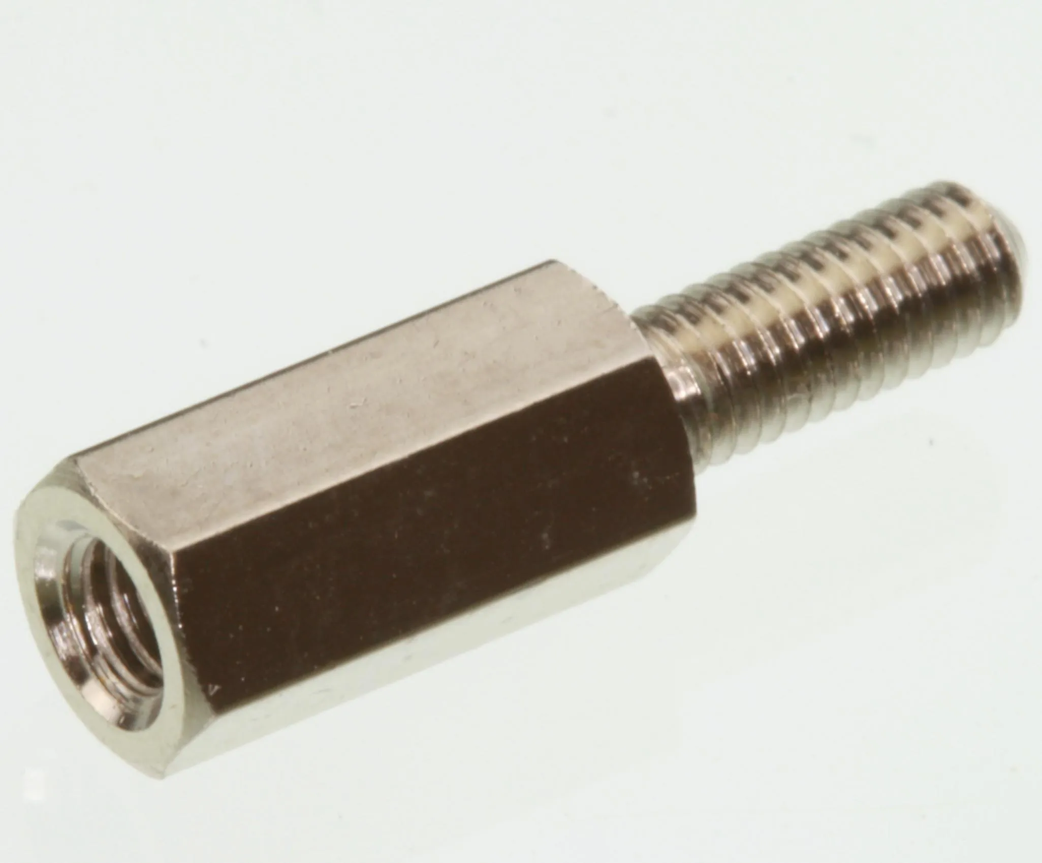 Afstandsbolt L=10mm. M3 UDV.-INDV. GEVIND
