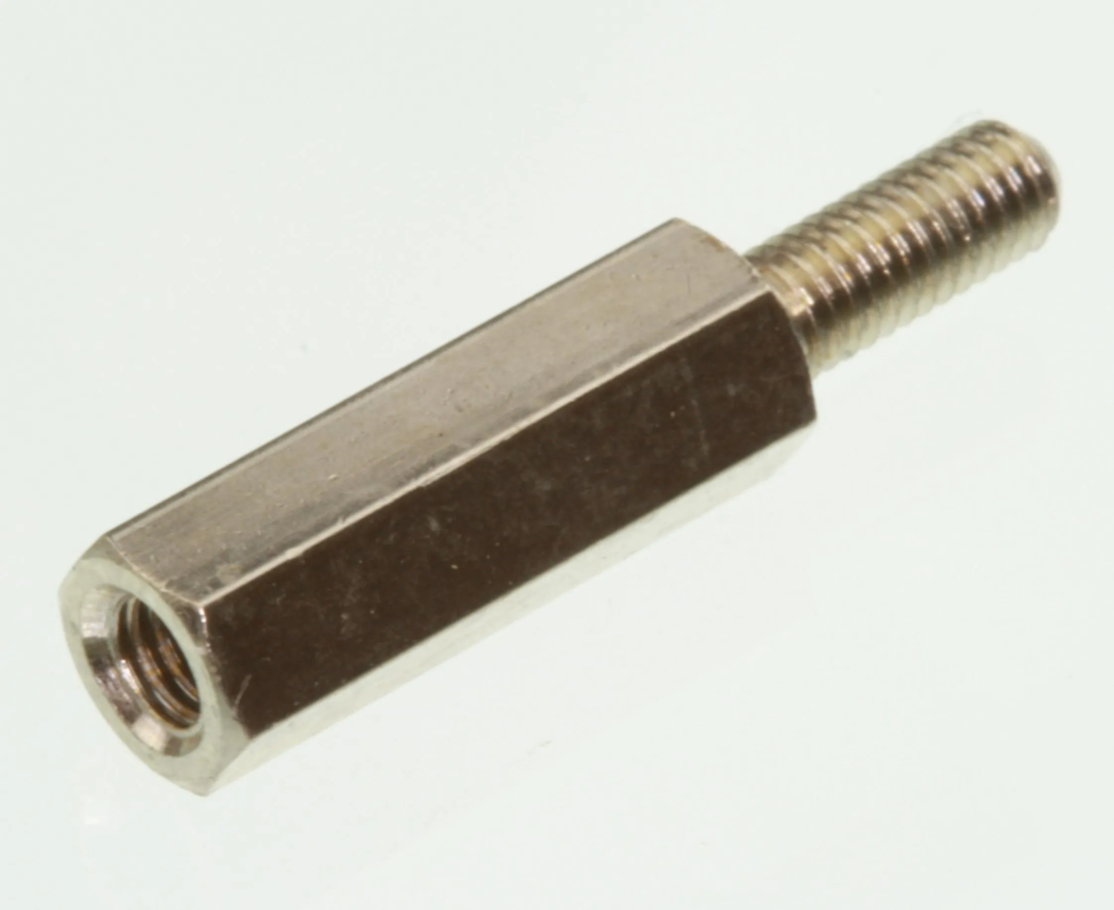 Afstandsbolt L=15mm. M3 UDV.-INDV. GEVIND