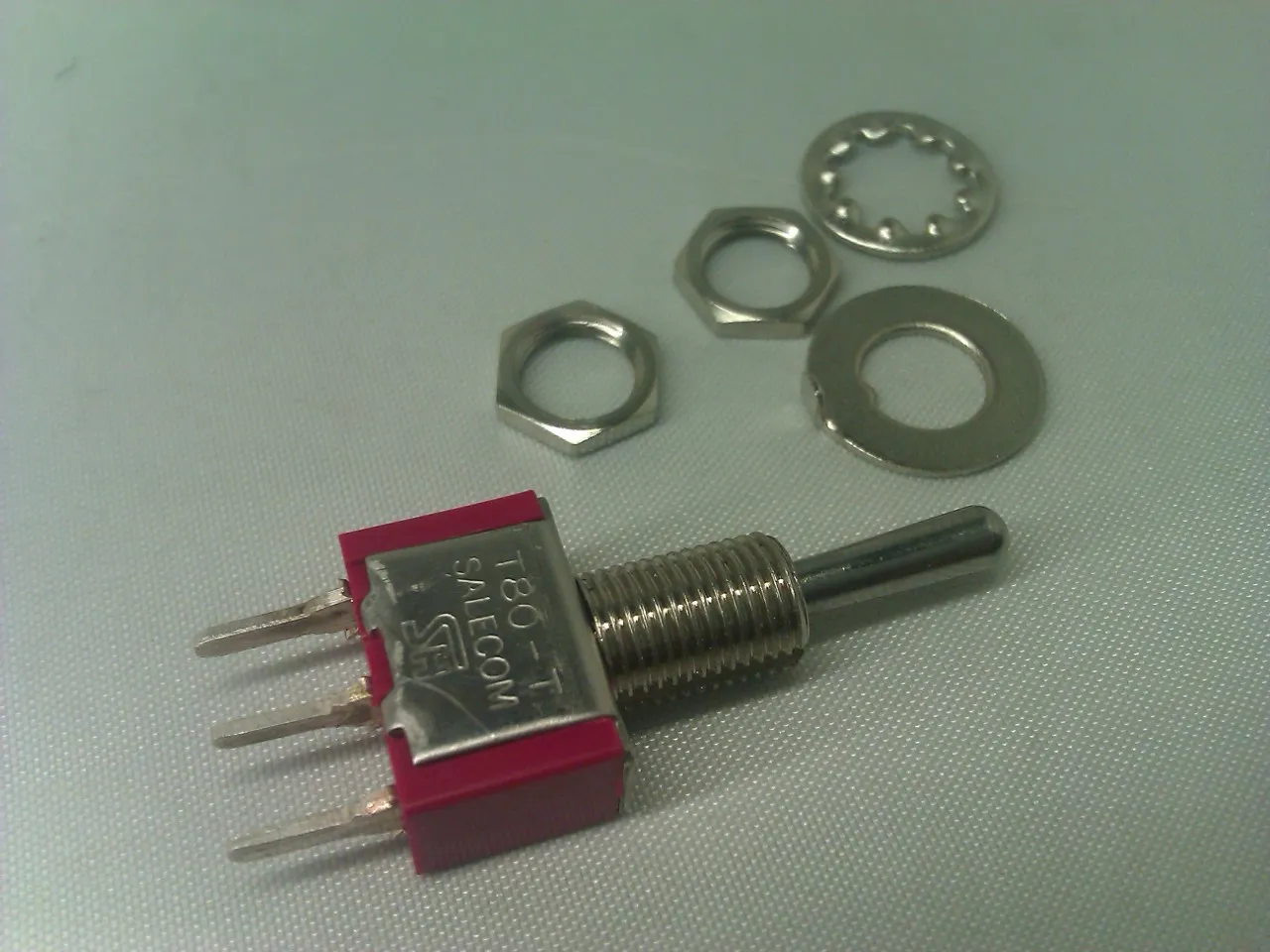 Toggle Switch 1-pol (ON)-OFF-(ON) for print/PCB