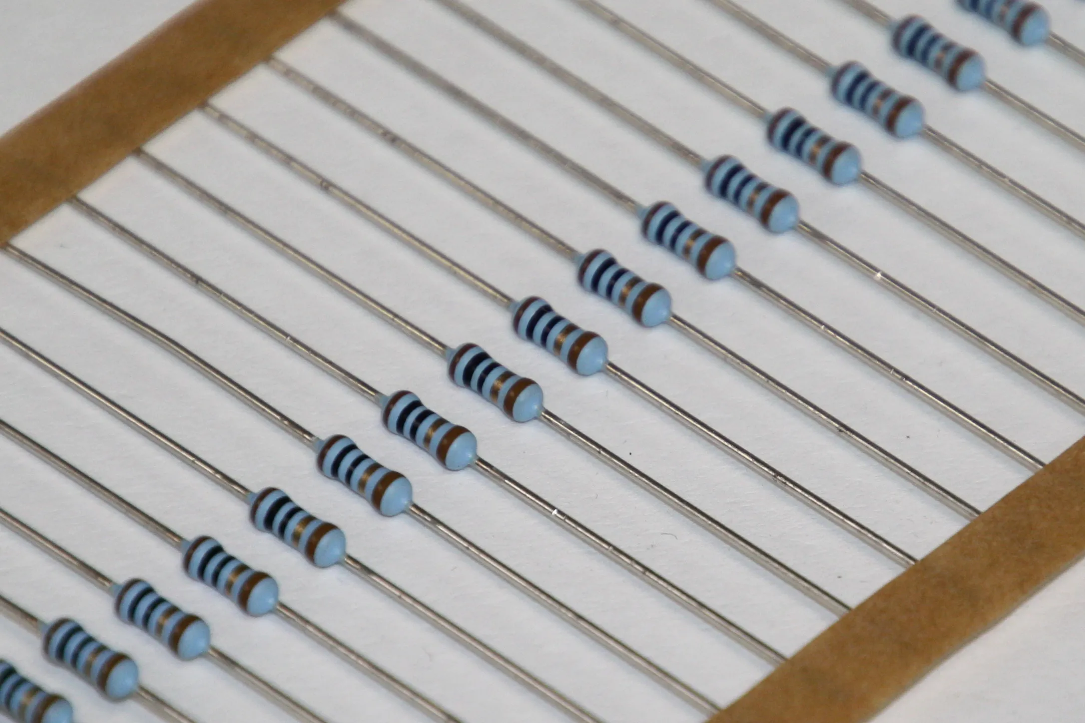 Resistor 0207 0,6W 1% 10,0K Taped