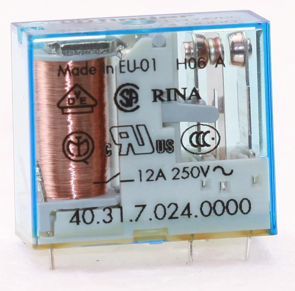1 x skifte relæ 24VDC 10A 1200R sensitive 40.31.7.024.0000