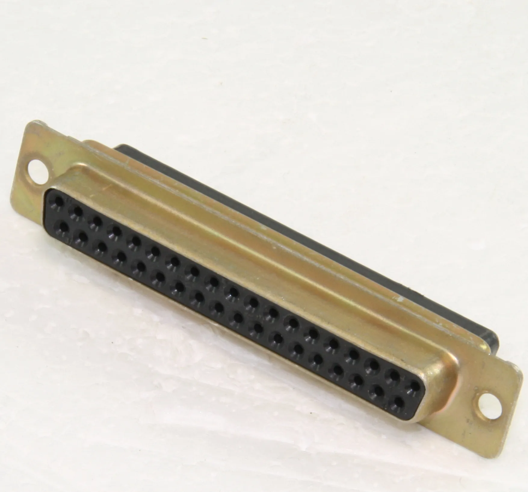 D-Sub Socket 37-Pole Crimp (hus uden ben)
