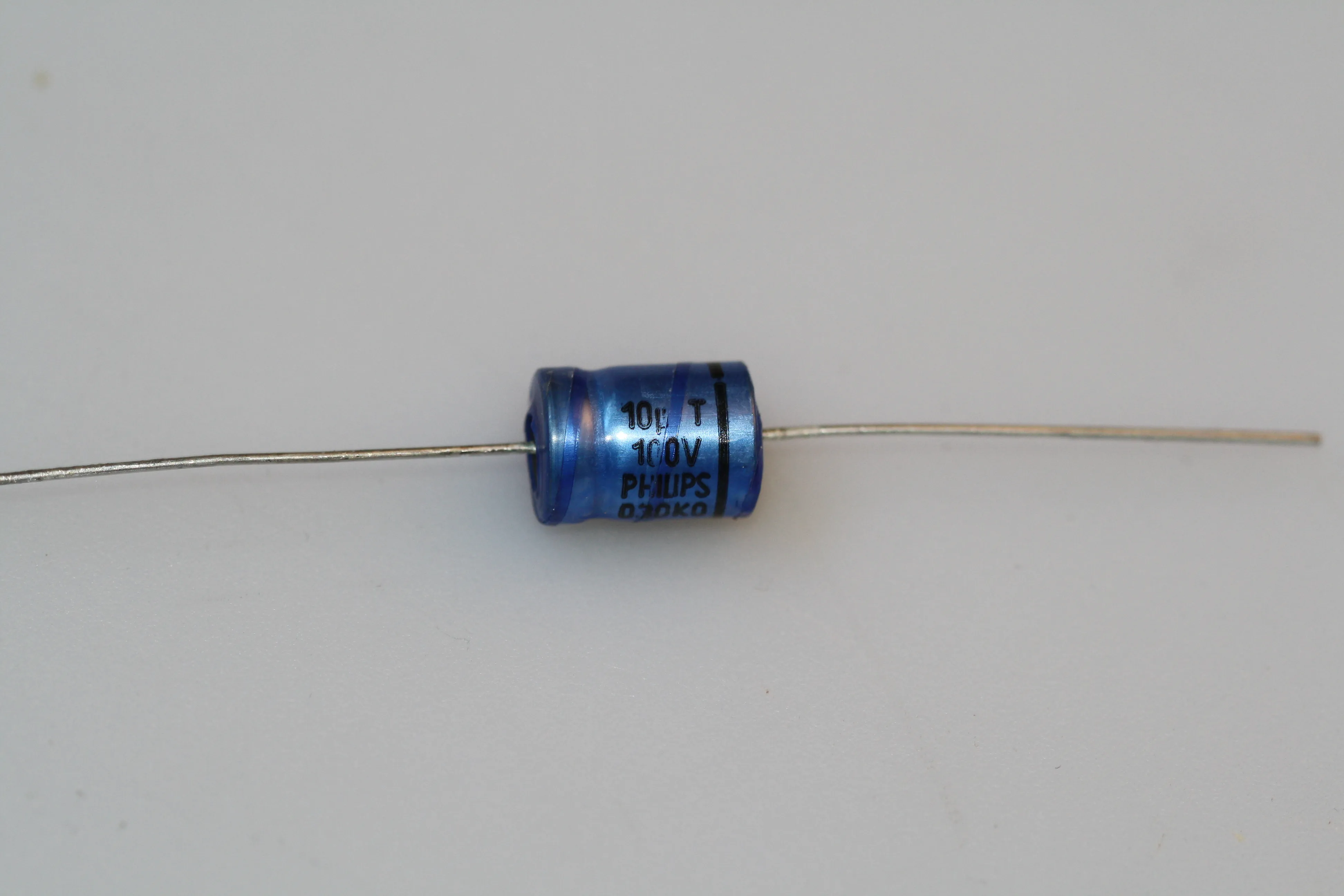 El-Capacitor 10uF/100V-8x11mm.