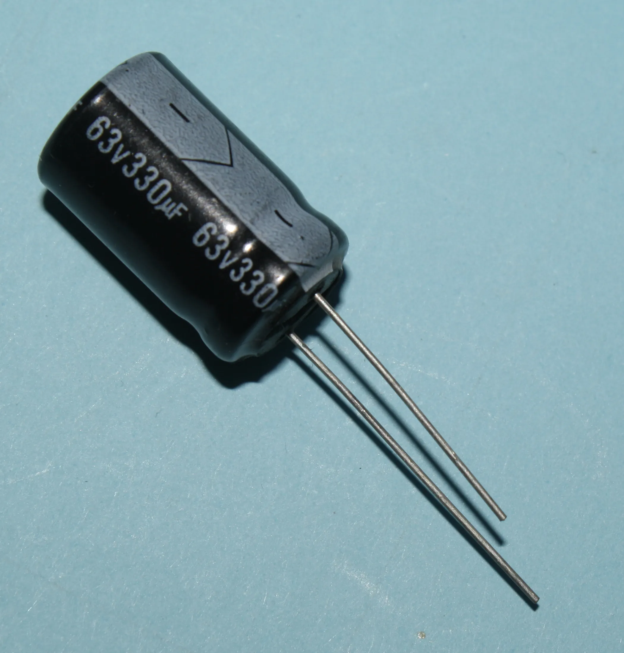 El-Capacitor 330µF/63V-P5-13x21