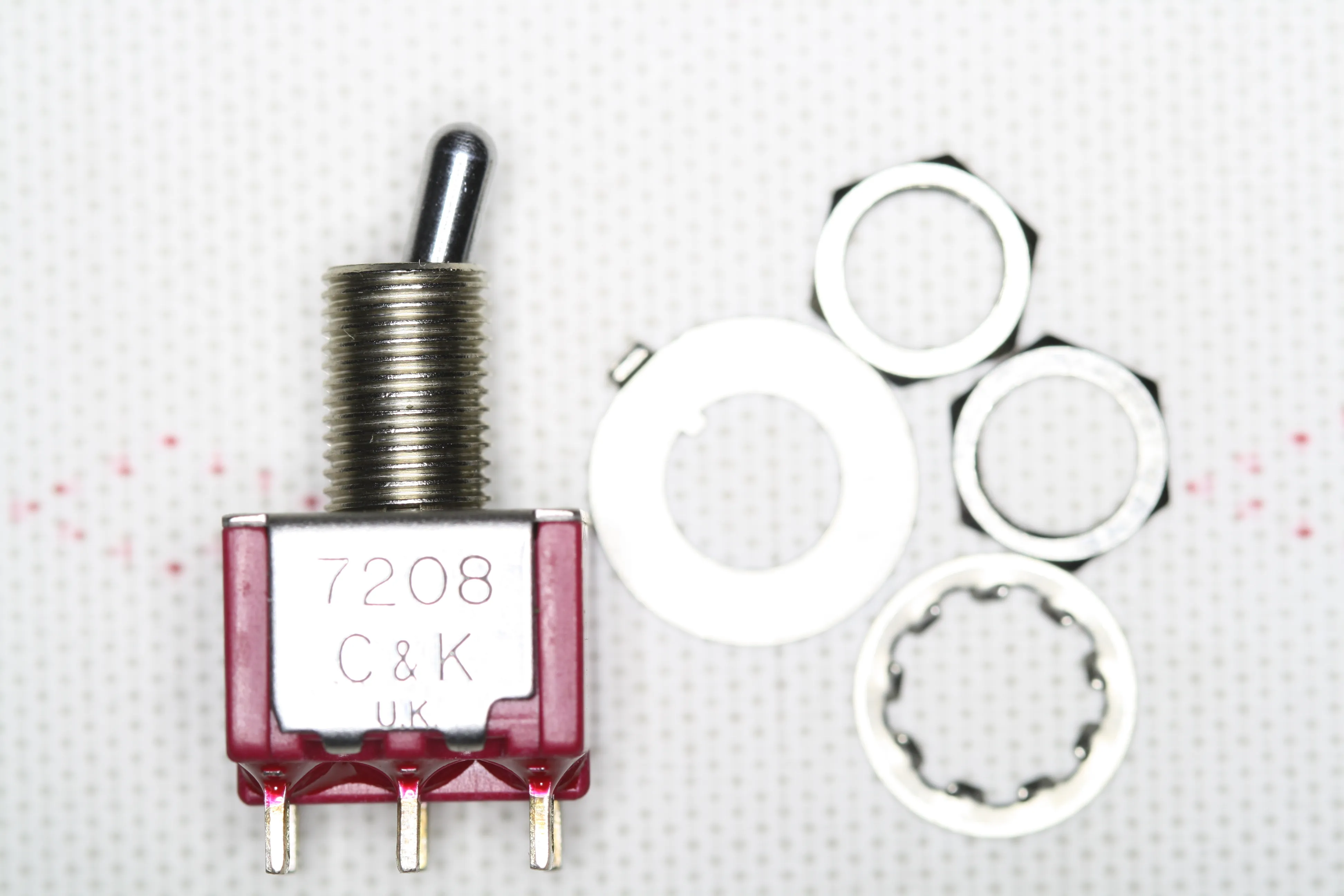 Toggle Switch 2-pol ON/(ON) KORT knebel